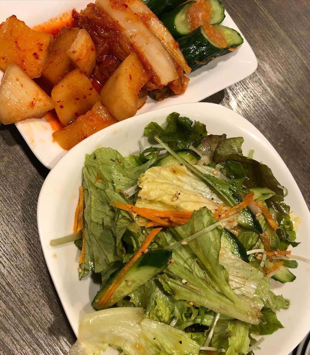 甘糟記子さんのインスタグラム写真 - (甘糟記子Instagram)「昨日のお弁当( ^ω^ )  お弁当用に取っておいたお肉でつくねちゃん！ あとは、蒸したサツマイモ、茹で卵、スナップエンドウの胡麻和え、スティックブロッコリー、トマト、ウィンナー、おにぎりです(o^^o)  愛たるベジタブル @italvegetable さんから届いた箱に、お弁当にも使える野菜を沢山入っていたので助かる〜\(//∇//)\  しかもチビ達はスナップエンドウとか、ブロッコリーとか、サツマイモ大好きなので大喜び(≧∀≦)  そして夜は大崎駅前にある焼肉屋　光陽へ！  ほぼ1年ぶりに会う同級生のお誕生日お祝い( ^ω^ )  肉が大好きで、いつも一緒に焼肉屋巡りをしています！ 　  とにかく気持ちよく沢山食べてくれる友達なので、久しぶりに会ってもあの食べっぷりを見ると安心するわ〜（笑）  ちなみに、2人で光陽のハラミを絶賛！  2枚目の写真のハラミ、これでニ人前！！一人前1800円なのに、ボリュームたっぷりで安くて美味い！！  あとね〜、チャプチェが美味しいの！！  チャプチェとコムタンスープが食べたくなる時は光陽だよね〜\(//∇//)\  サクサクっとだけど、今年も一緒に焼肉食べられて良かった！！  お誕生日おめでとう(o^^o)  #甘糟ご飯#ご飯#昼ごはん#ランチ#ランチボックス#弁当#曲げわっぱ#わっぱ弁当 #つくね#スティックブロッコリー#愛たるベジタブル #焼肉#光陽#焼肉光陽#大崎#ハラミ#ハラミが美味い」12月8日 12時03分 - norihey924