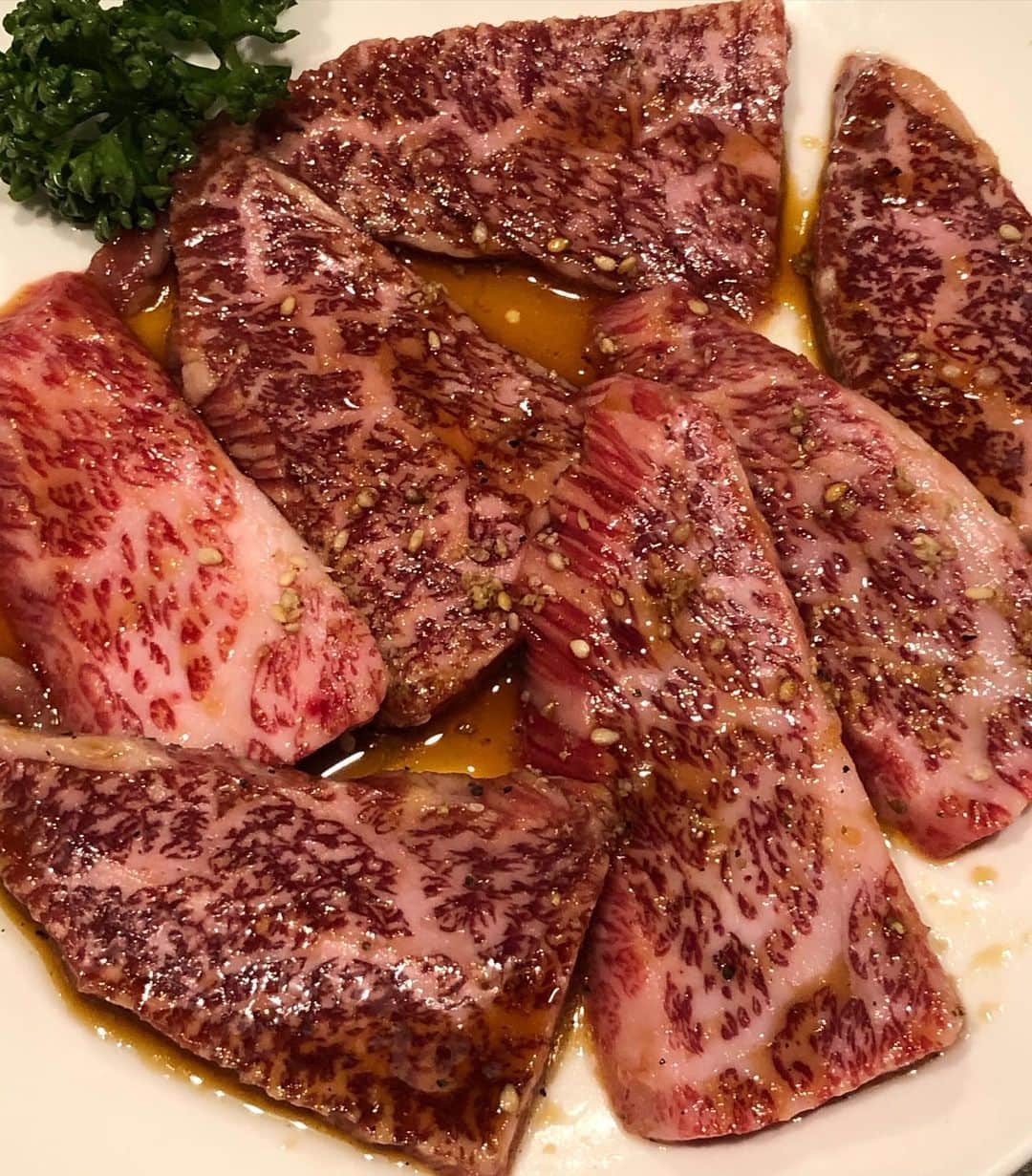 甘糟記子さんのインスタグラム写真 - (甘糟記子Instagram)「昨日のお弁当( ^ω^ )  お弁当用に取っておいたお肉でつくねちゃん！ あとは、蒸したサツマイモ、茹で卵、スナップエンドウの胡麻和え、スティックブロッコリー、トマト、ウィンナー、おにぎりです(o^^o)  愛たるベジタブル @italvegetable さんから届いた箱に、お弁当にも使える野菜を沢山入っていたので助かる〜\(//∇//)\  しかもチビ達はスナップエンドウとか、ブロッコリーとか、サツマイモ大好きなので大喜び(≧∀≦)  そして夜は大崎駅前にある焼肉屋　光陽へ！  ほぼ1年ぶりに会う同級生のお誕生日お祝い( ^ω^ )  肉が大好きで、いつも一緒に焼肉屋巡りをしています！ 　  とにかく気持ちよく沢山食べてくれる友達なので、久しぶりに会ってもあの食べっぷりを見ると安心するわ〜（笑）  ちなみに、2人で光陽のハラミを絶賛！  2枚目の写真のハラミ、これでニ人前！！一人前1800円なのに、ボリュームたっぷりで安くて美味い！！  あとね〜、チャプチェが美味しいの！！  チャプチェとコムタンスープが食べたくなる時は光陽だよね〜\(//∇//)\  サクサクっとだけど、今年も一緒に焼肉食べられて良かった！！  お誕生日おめでとう(o^^o)  #甘糟ご飯#ご飯#昼ごはん#ランチ#ランチボックス#弁当#曲げわっぱ#わっぱ弁当 #つくね#スティックブロッコリー#愛たるベジタブル #焼肉#光陽#焼肉光陽#大崎#ハラミ#ハラミが美味い」12月8日 12時03分 - norihey924