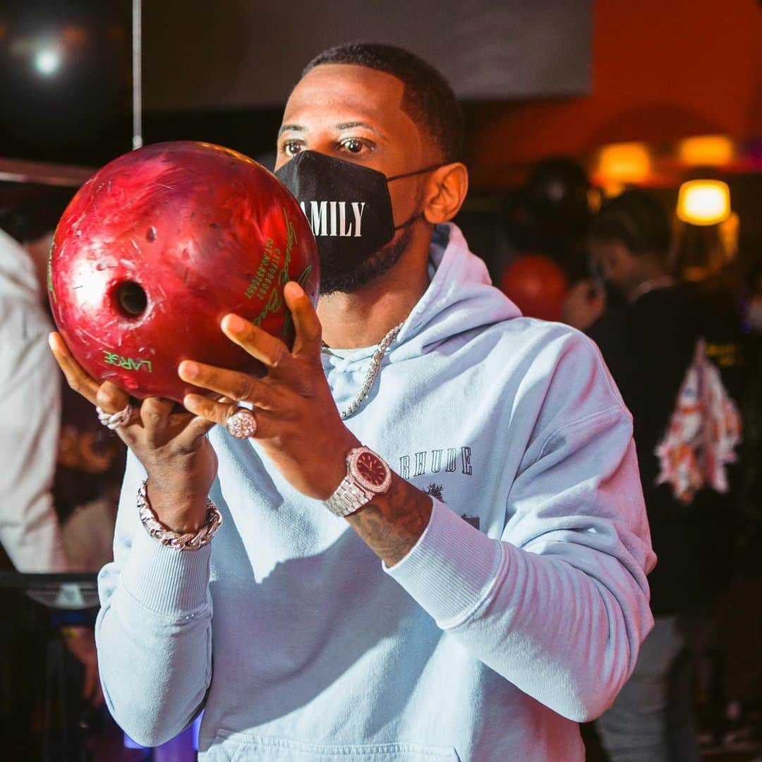 ファボラスさんのインスタグラム写真 - (ファボラスInstagram)「Cheers to finding a lane & staying in it!! 🎳 [shot by @evanpierce]   Sidebar - Swipe to the last 2 pics to see who we ran into when we was leaving out.. He don’t miss a beat 😩😂」12月8日 12時04分 - myfabolouslife