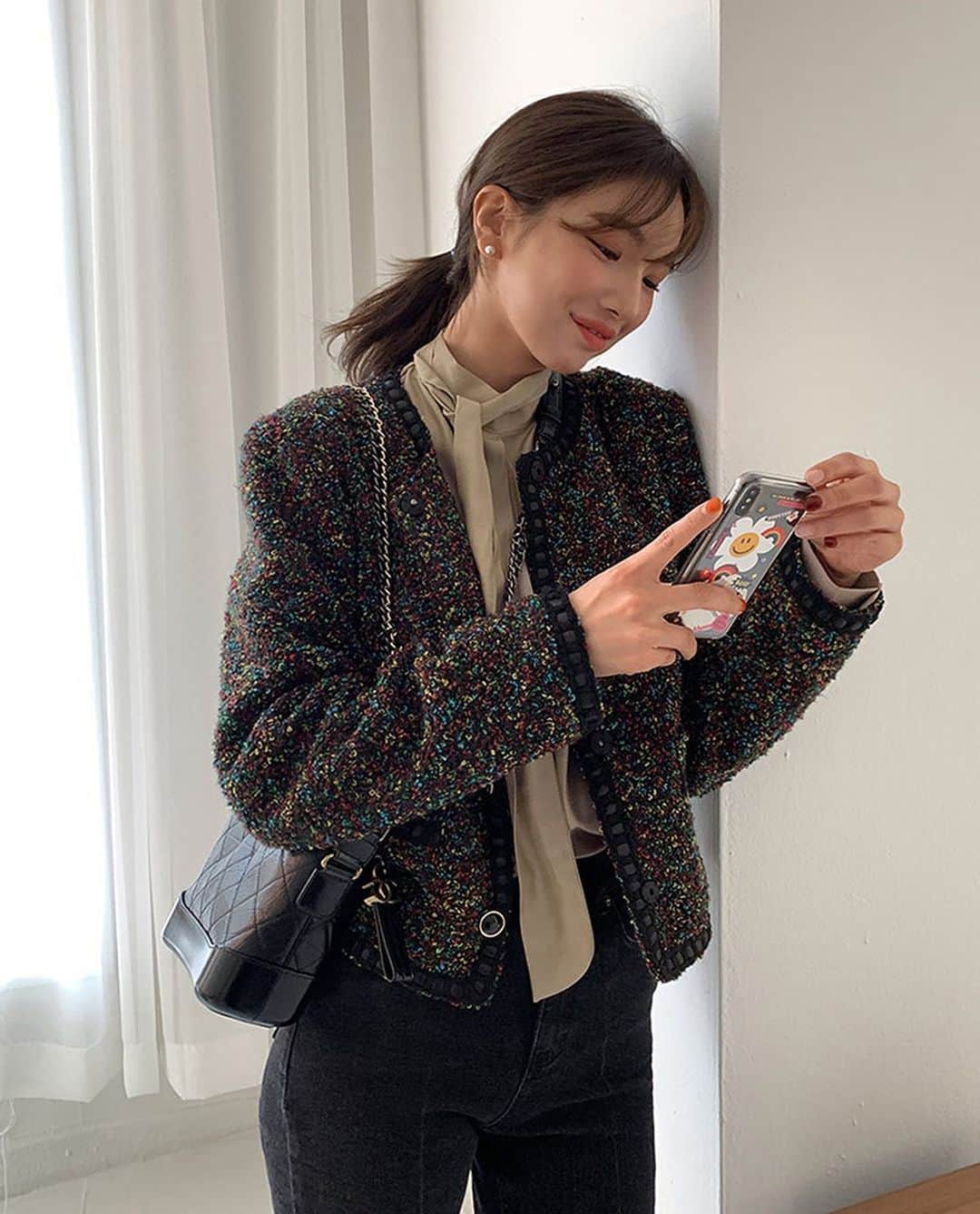 imvelyジャパンさんのインスタグラム写真 - (imvelyジャパンInstagram)「今日の新作✔︎ ▫︎シルキースカーフブラウス  スカーフデザインで 上品なポイントを与えてくれるブラウス🤎  新作5％OFF中です😃✨✨  #imvely #imvelystyle  #イムブリー #韓国ファッション #大人カジュアル #大人可愛い #シンプルコーデ」12月8日 12時06分 - imvely_jp