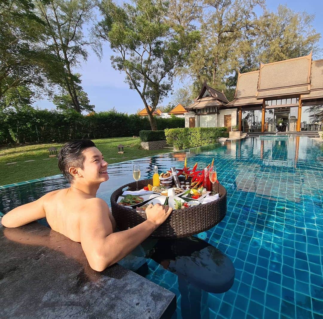 アイス・サランユーさんのインスタグラム写真 - (アイス・サランユーInstagram)「They Treat you like a Prince&Princess as always💚 Breakfast on my room  in da pool  @banyantreephuket  #banyantreephuket  #phuket  Thank you khun kai &  Mr @bonmanop for the best service krub🥰🙏」12月8日 12時13分 - icesarunyu