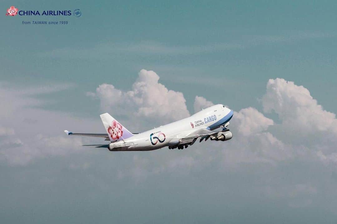 日本地区チャイナ エアラインさんのインスタグラム写真 - (日本地区チャイナ エアラインInstagram)「【We are aviation】  お客様の希望と夢を運ぶ存在でありたい。 Thank you @wei.lien.vair  ＜公式HP＞ https://goo.gl/vif8Qp  #チャイナエアライン #chinaairlines #中華航空 #スカイチーム #台湾 #防疫」12月8日 12時25分 - chinaairlines.jp