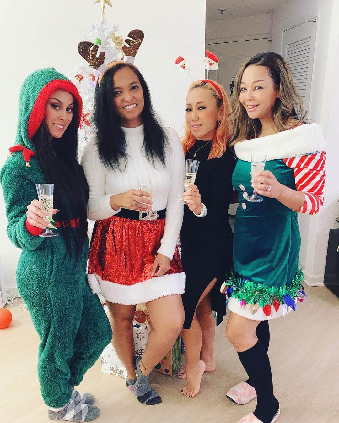 JAMOSAさんのインスタグラム写真 - (JAMOSAInstagram)「Feelin’ Festive🎄🎁🐶」12月8日 12時25分 - jamosa148