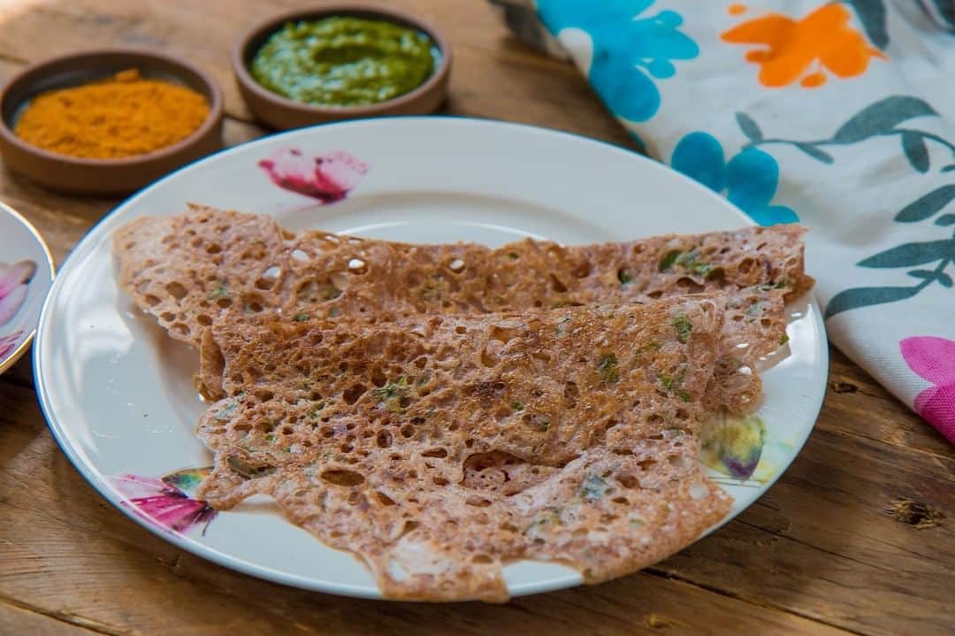 Archana's Kitchenさんのインスタグラム写真 - (Archana's KitchenInstagram)「Ragi Rava Dosa Recipe is delicious and healthy dosa made from Oat and Ragi that can be served along with Chutney and Sambar for a wholesome breakfast. It makes a perfect diabetic friendly recipe as well. Get the recipe from the smart.bio link in my profile @archanaskitchen . . . . . #recipes #easyrecipes #breakfast #Indianbreakfast #archanaskitchen #healthylifestyle #eating #highprotein #breakfastclub #cheesetoast #cheesechilli #Cheesechillitoast #homemadefood #eatfit #cooking #food #healthyrecipes #foodphotography #recipeoftheday #comfortfood #deliciousfood #delicious #instayum #food」12月8日 12時33分 - archanaskitchen