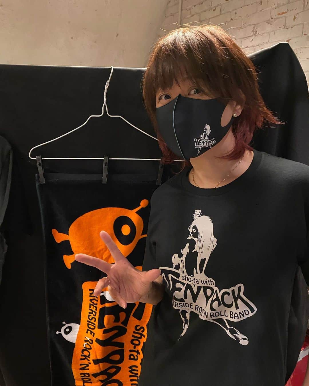 田村直美のインスタグラム：「Tenpackの日 物販openしました　18:15までやってます　@SHIBUYA CLUB QUATTRO  12/8(火) 19:00 スタート https://upluslive.udo.jp/schedule/20201208.html」
