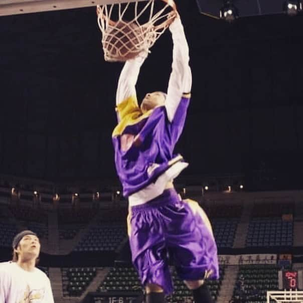 仲西淳さんのインスタグラム写真 - (仲西淳Instagram)「2005 Tokyo Aapache rookie year🏀  ....  もう15年以上前か〜  もう一回飛びたいな〜💨🐇  @ud_m21 と一緒にアラフォーダンクチャレンジするか！？  #TokyoApache #rizingzephyrfukuoka  #Ninjabounce」12月8日 18時02分 - jwalkballfolife