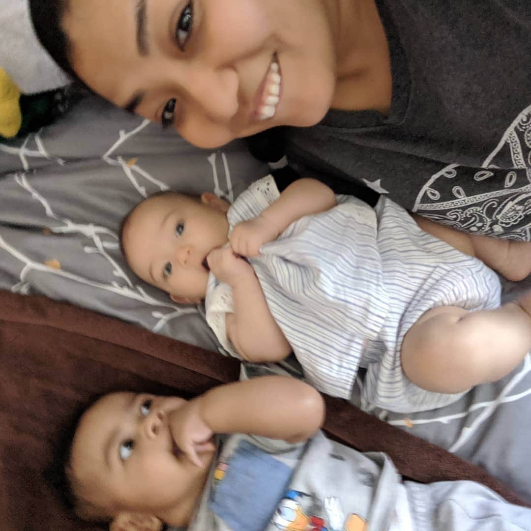 アマルのインスタグラム：「ジュエルとロッキーこんなに小さかったねー☺️💕かわいいいいいいいい。二人とも大きくなるの早いよー😭あと数ヶ月で2歳じゃーん💕  They grow so fast 😍💕」