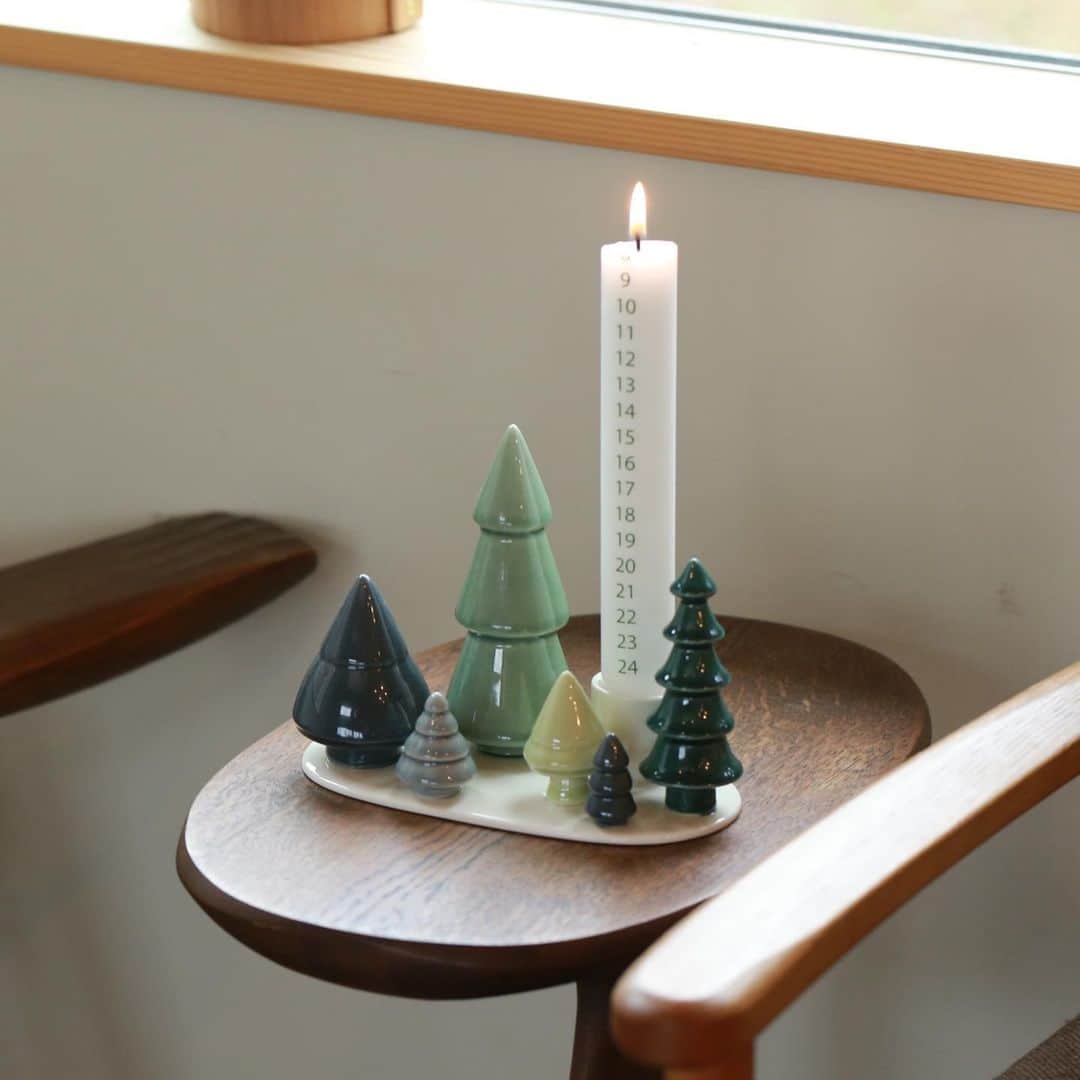 KOZLIFEさんのインスタグラム写真 - (KOZLIFEInstagram)「もうすぐクリスマス 今年はおうちにいる時間が多いので、家での癒しが大事ですね。  -登場したアイテム- aarikka(アアリッカ)/PAKKANEN モミノキ dottir(ドティエ)/Winter Stories　Forest  ◎商品は当店トップページのバナーorプロフィールのURLからどうぞ。 ▶︎ @kozlife_tokyo  #KOZLIFE #Interior #instahome #instagood #livstagrammer #roomclip #myhome #dottir #christmas #winterstories #暮らし #北欧インテリア #北欧雑貨 #インテリア #丁寧な暮らし #シンプルライフ #暮らしを楽しむ #おうち時間 #クリスマス #クリスマスインテリア #クリスマスディスプレイ #ドティエ #パッカネン  #クリスマスインテリア #模様替え #クリスマス #aarikka #pakkanen #christmas #finland #アアリッカ」12月8日 12時53分 - kozlife_tokyo
