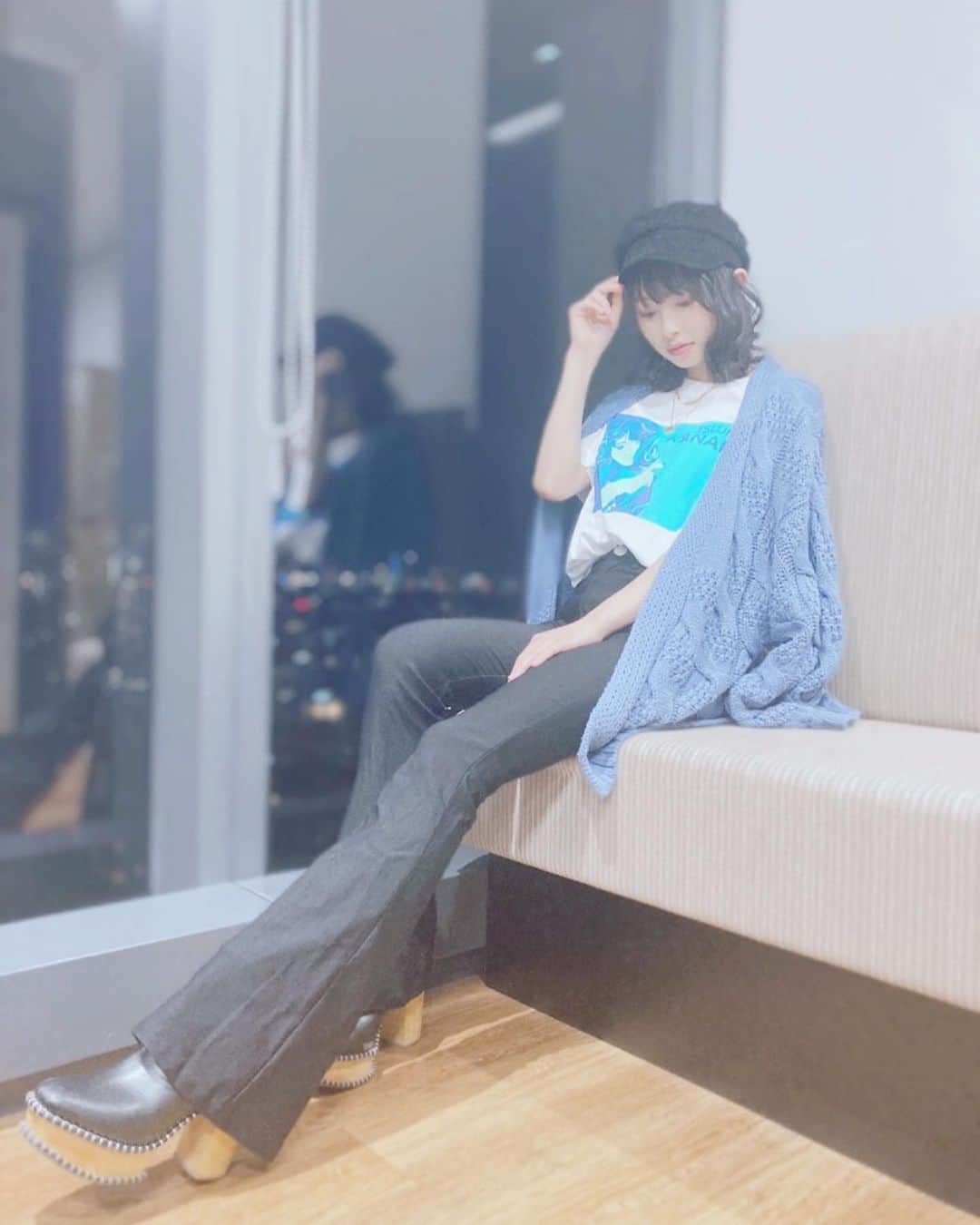 辻野かなみさんのインスタグラム写真 - (辻野かなみInstagram)「❤︎﻿ ﻿ 👗とき宣の新作Tシャツ👕✨﻿ ﻿ GETしてくださいましたか〜？☺️﻿ ﻿ 私服と合わせてみたよ💓﻿ 偶然、青のニットのカーディガン着てたの😆﻿ ﻿ このTシャツ可愛いな〜🎶﻿ ﻿ #とき宣 #新作グッズ #Tシャツ﻿ #アイドル #idol﻿ #instagood #instalike #followme﻿ ﻿」12月8日 12時56分 - kanami_tsujino_official