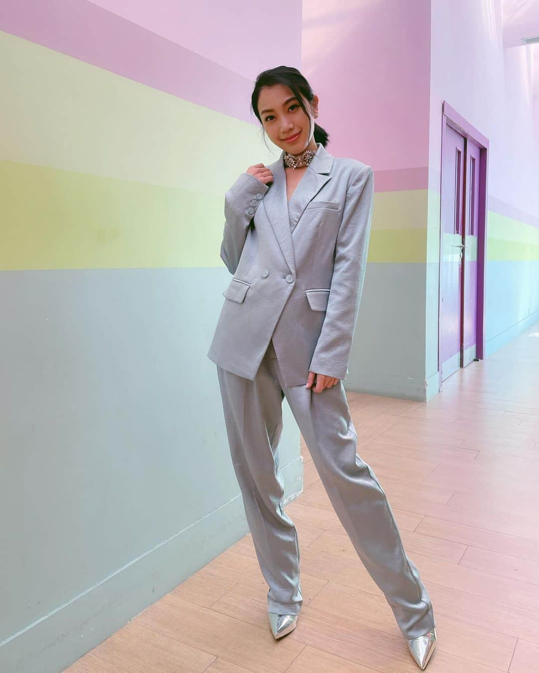 レスレイ・チアンさんのインスタグラム写真 - (レスレイ・チアンInstagram)「Motivated & Focused!! 💖💛💚💙 Have a wonderful Tuesday, everyone!   Thank you to my stylist @marcomchan for this beautiful @bashparis suit!   #ootd #styledbyMMC #bashparis #focused #happytuesday」12月8日 13時09分 - lesleychianglove