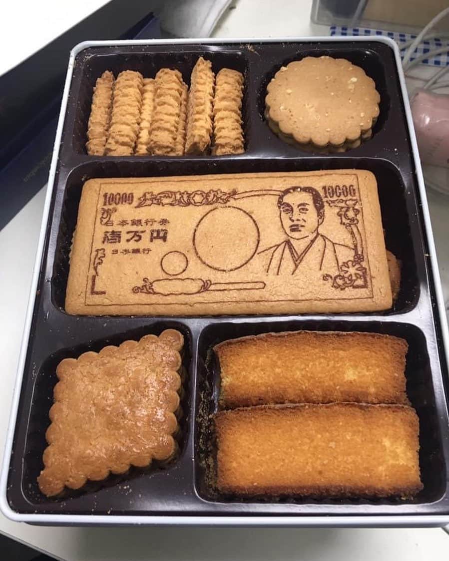 のインスタグラム：「日本銀行🏦さんからお歳暮が届きました。  ＃日本銀行」