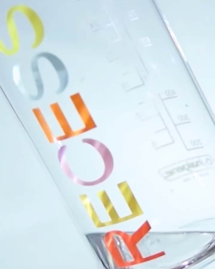 アン・カーティスのインスタグラム：「L💧VE! Can’t go anywhere without this.  Dropping very soon exclusively on ourrecess.com 🌈  Get first dibs by signing up to our newsletter (link in bio) and don’t forget to follow @our.recess for special announcements from RECESS ❤️🧡💛💚💙💜🤍」