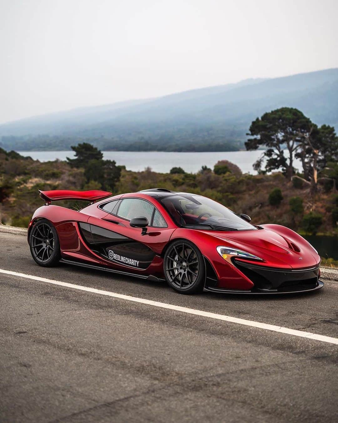 CARLiFESTYLEさんのインスタグラム写真 - (CARLiFESTYLEInstagram)「Beautiful McLaren P1 👍🏽or👎🏽? What’s your favorite McLaren? Photo by @californiaexoticsdaily #carlifestyle #p1」12月8日 14時05分 - carlifestyle