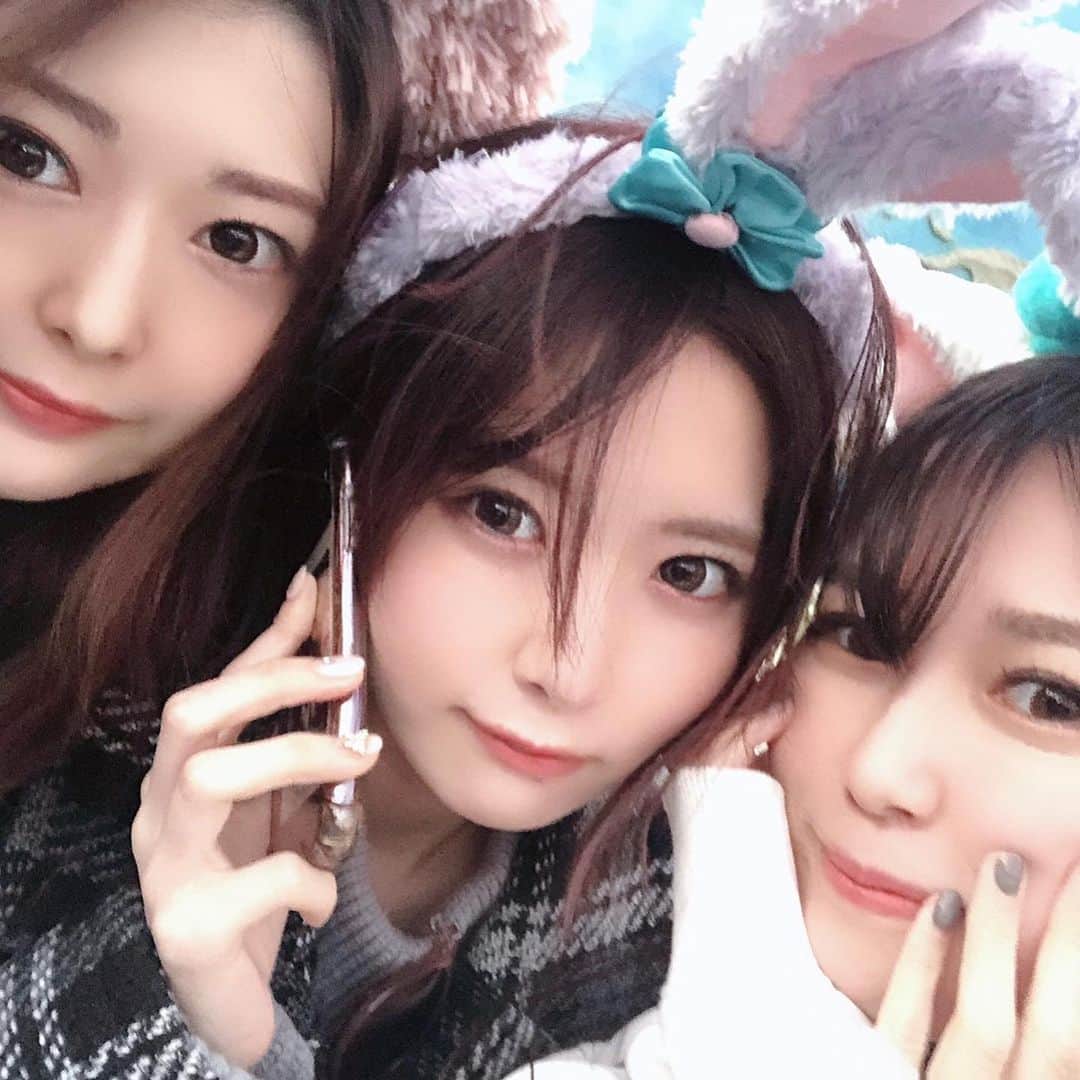 荒井つかささんのインスタグラム写真 - (荒井つかさInstagram)「長女 三女 二女👼🏻👼🏻👼🏻  #disney #disneyland #あらいさんち」12月8日 14時23分 - 22tuttu_