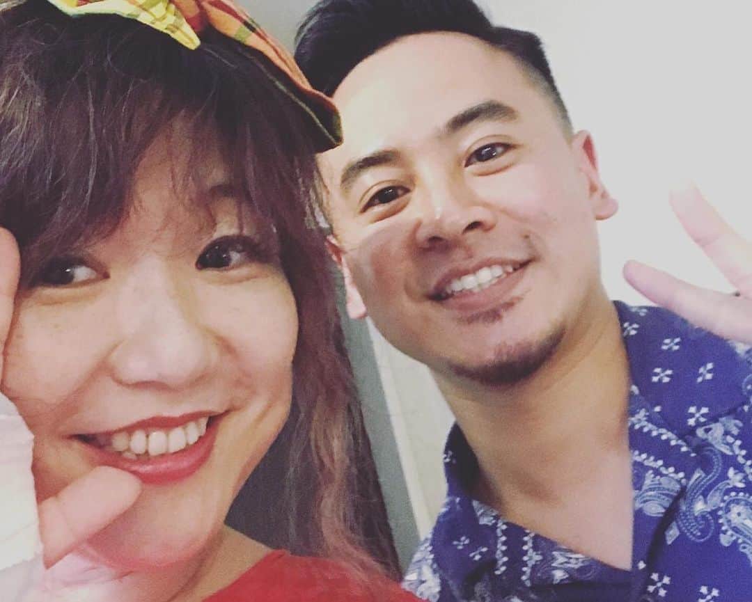 有坂美香のインスタグラム：「シンガーソングライターTomoki SatoさんのYouTube配信ライブ、 Good Fun Music 第2週目 12/9 Wed 10:00pm からの回に出演させて頂きます！ アーカイブは13日日曜の11:59pmまで！ お見逃しなくー♫  https://youtu.be/K6CNkws8_Bk  @tomoki_musictraveler  @wwwa99jp  @kenshitakimoto  @penny_k_1960  @notch_1200」