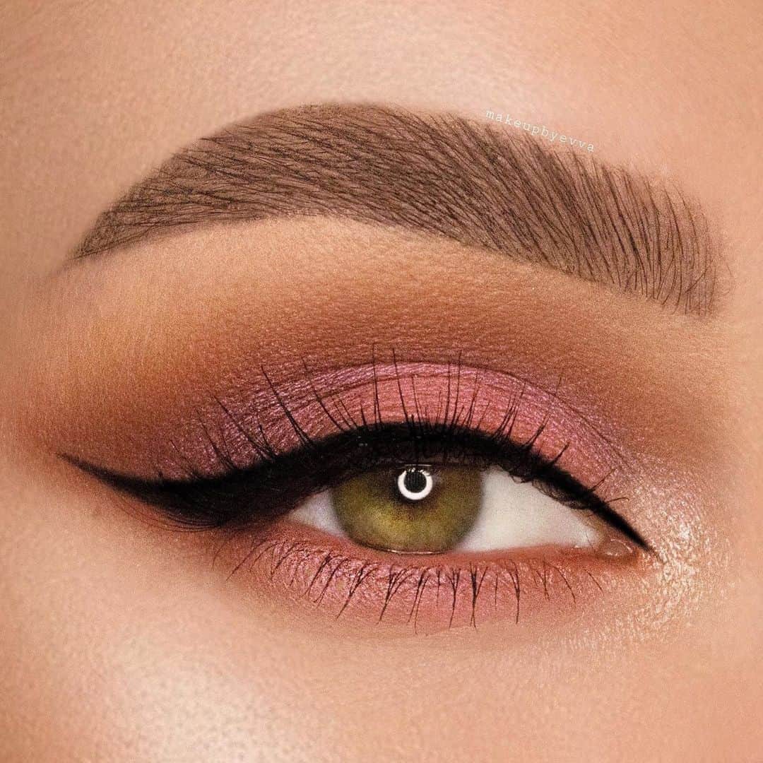 Anastasia Beverly Hillsさんのインスタグラム写真 - (Anastasia Beverly HillsInstagram)「Eye on the BROW🏆 @makeupbyevva used Dipbrow Pomade in Taupe and Brow Pen in Soft Brown.  Find your shade using Try It On feature in IG Shop!  #anastasiabeverlyhills #anastasiabrows」12月8日 14時49分 - anastasiabeverlyhills