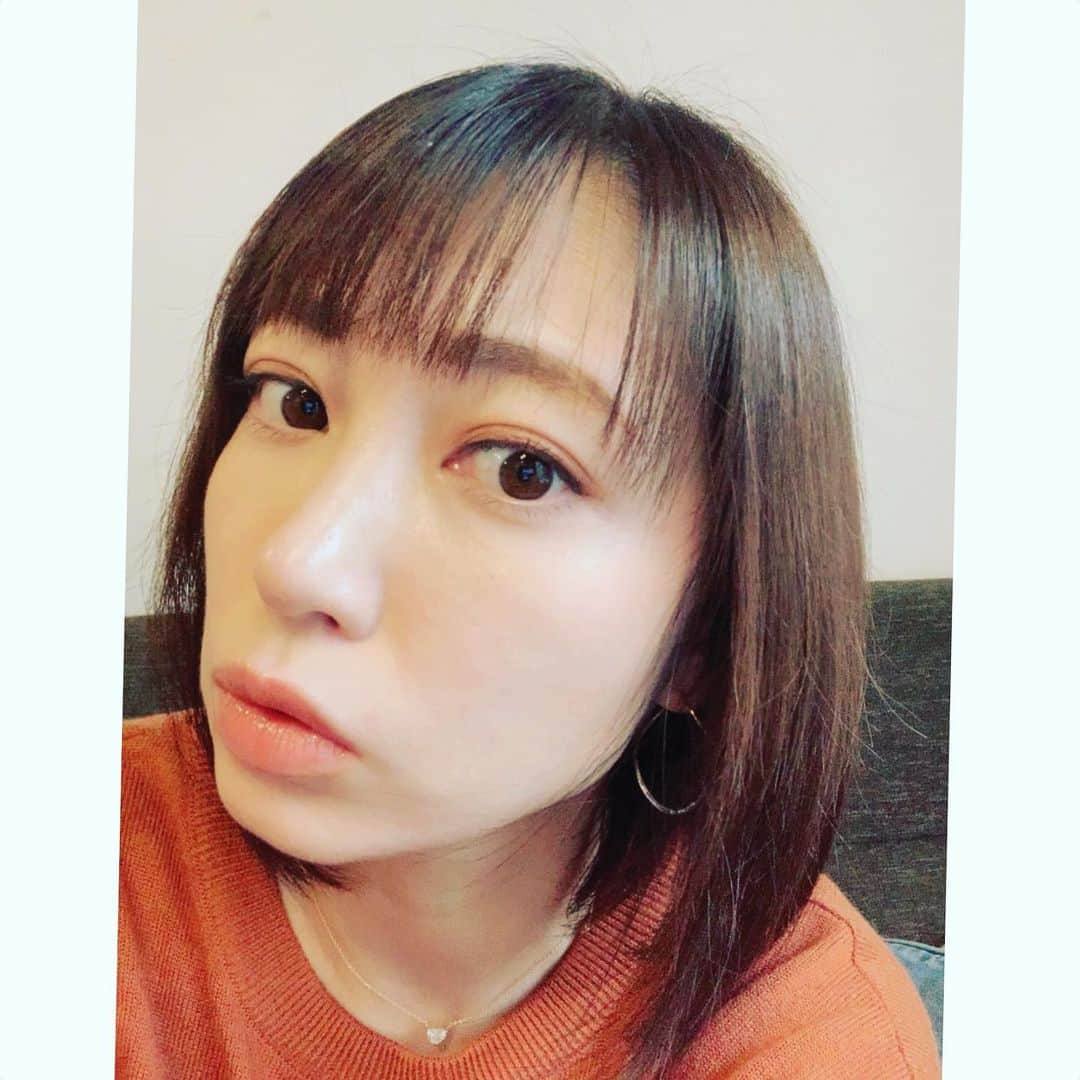 飯田圭織さんのインスタグラム写真 - (飯田圭織Instagram)「トレーニングしてきました✨ 心も身体もスッキリ。忙しくても自分の時間を持つ事はとても大切ですね✨ 先日購入したDIORのアイシャドウ秋冬カラーでとっても気に入って使用しています✨忙しくても自分の時間も自分磨きも大切ですね✨ #トレーニング 頑張った #自分磨き #自分の時間 #秋冬メイク  #dior #アイシャドウ #脱ファンデ」12月8日 14時46分 - iidakaori.official