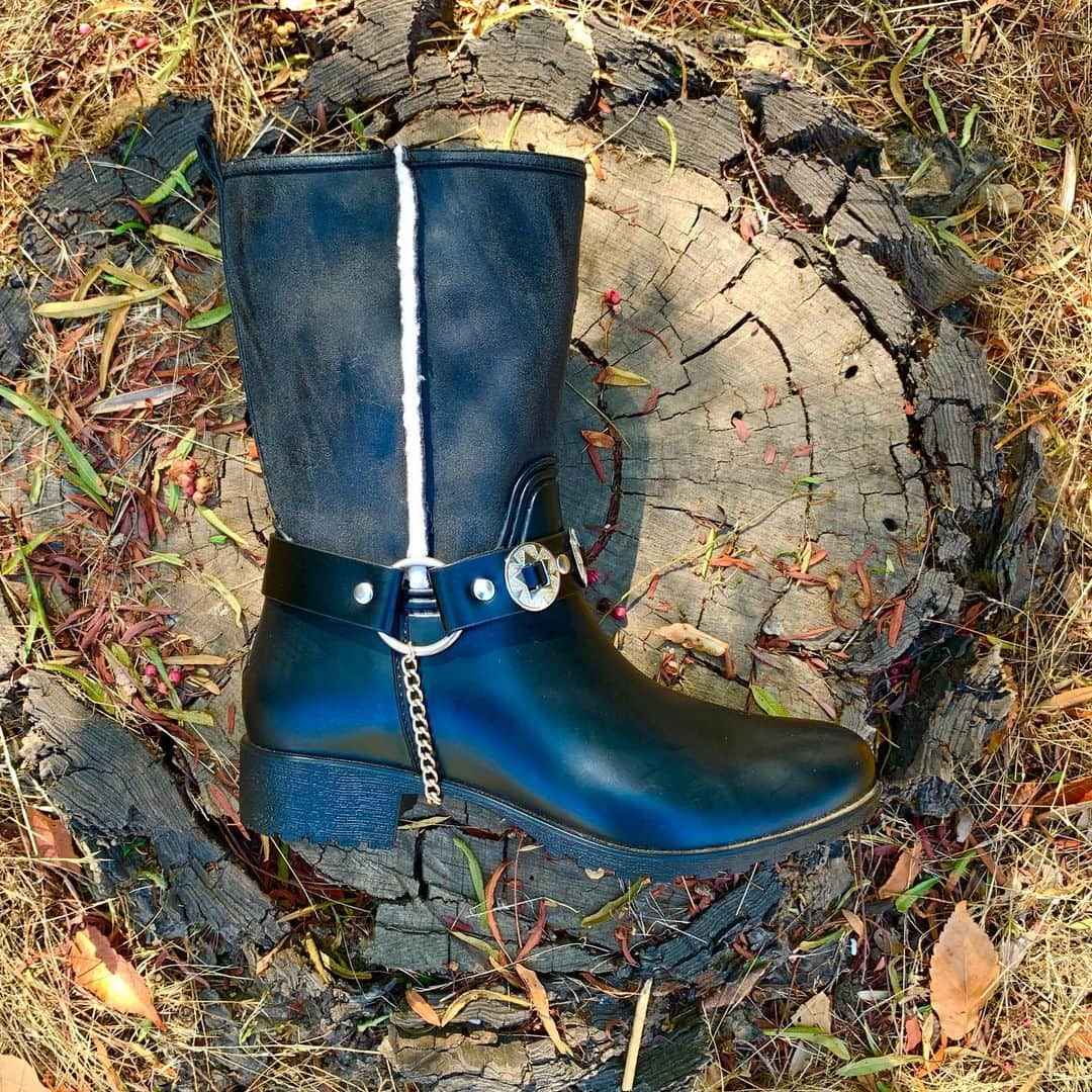 ダブさんのインスタグラム写真 - (ダブInstagram)「Cheyenne. Beautiful, soft, vegan leather, luxurious faux shearling lining to toe, waterproof lower, comfort insole #davrainboots #bestrainboots #bestwellies #bestboots #comfortboots #rainboots #fashionblogger #shoebiz」12月8日 14時57分 - davrainboots