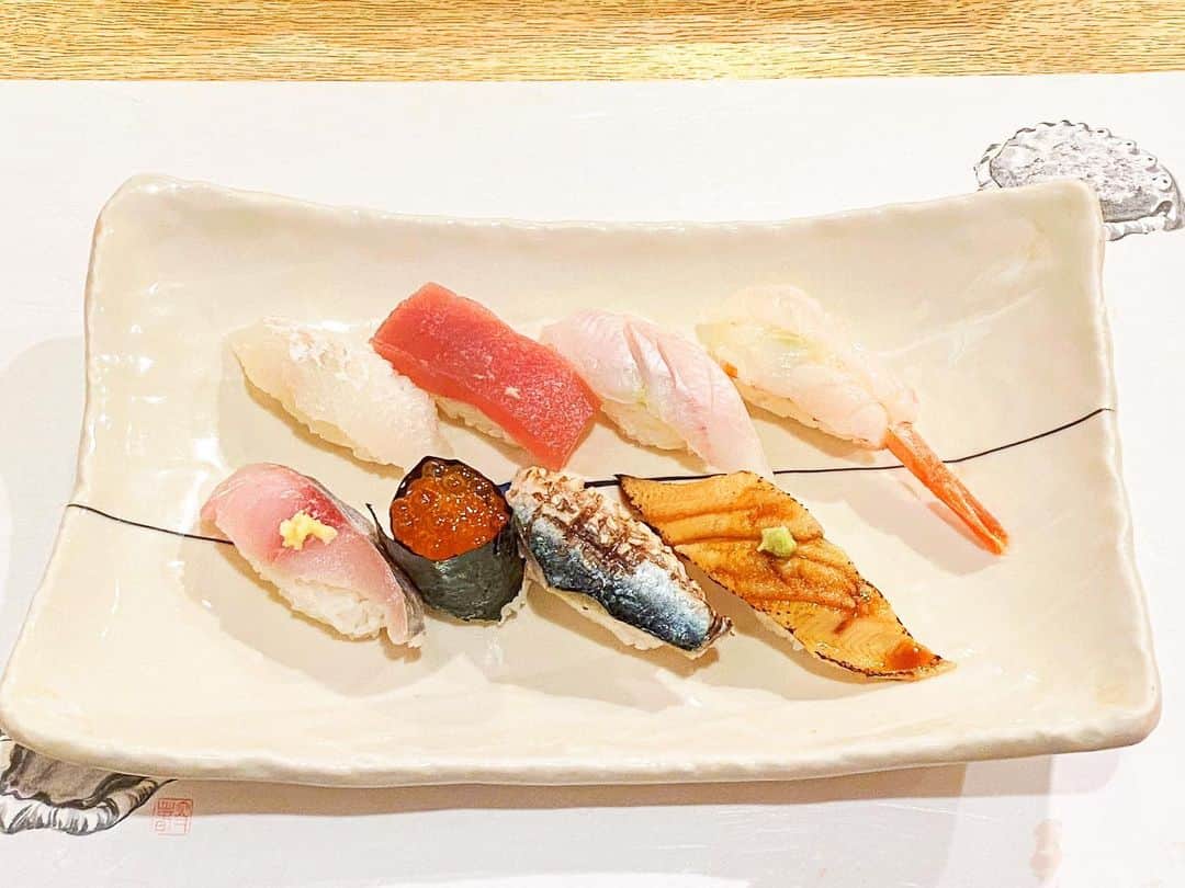 ベリッシモ・フランチェスコさんのインスタグラム写真 - (ベリッシモ・フランチェスコInstagram)「Wow! Fantastic Sushi and Sashimi with delicious Sake at Izumida Honten, Tenjin! 🍣🍶👘寿司処いずみ田本店で素晴らしいお料理を楽しませて頂きました！感謝！❤️Eh sì! Pesce freschissimo con ottimo Sake!👍 #ベリッシモ #料理研究家 #chef #tvchef #celebritychef #sushi #sashimi #sake #fishfood #fukuoka #tenjin #japanesefood #寿司 #サザエ #日本料理 #和食 #日本酒 #激うま #vip #luxurylifestyle #luxury #福岡 #天神 #東カン福岡第一ビル #寿司処いずみ田本店 #pictureoftheday #foodporn #enjoylife」12月8日 14時57分 - bellissimoyoshi
