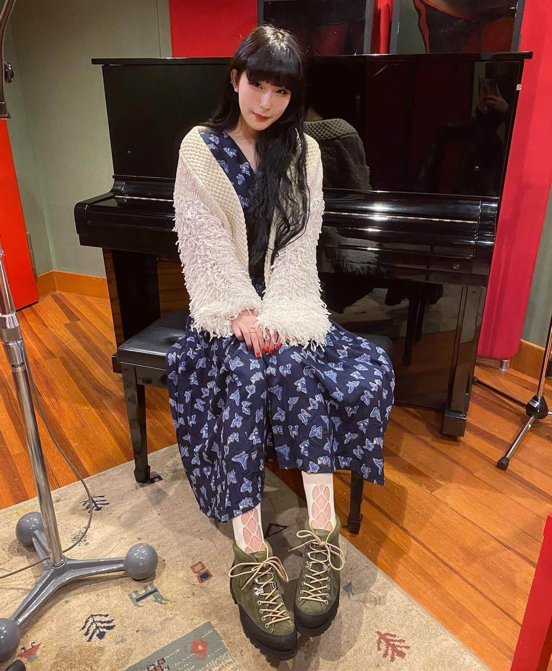DAOKOのインスタグラム：「おげんきですか？風邪引かれぬようあたたかくお過ごし下さいねー！！ parabootとunusedの靴が冬のお散歩にぴったりだ〜🍂今年の冬は歩くぞー＼＼\\٩( 'ω' )و //／／」