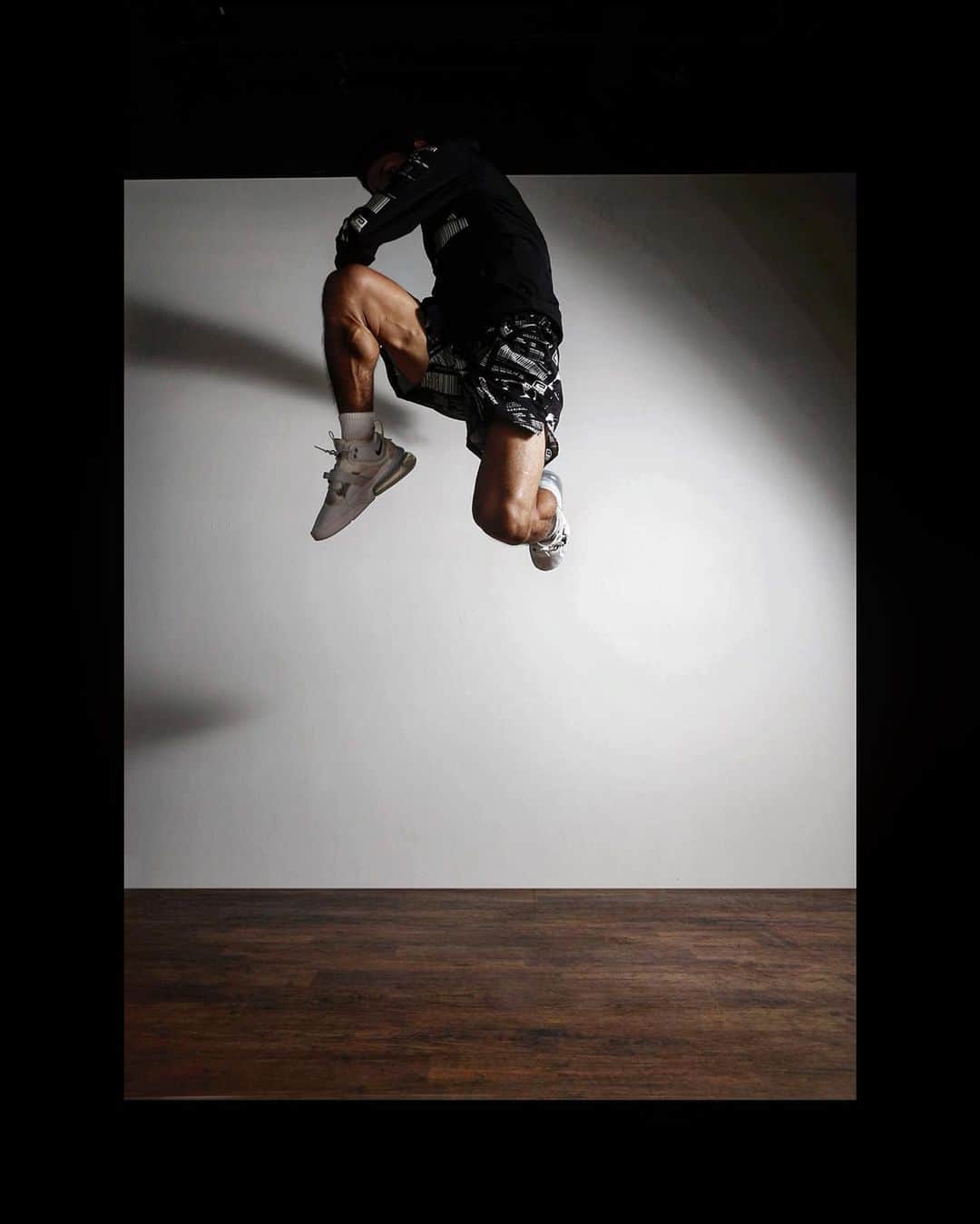 岡田遼のインスタグラム：「跳躍高＝初速度÷重力加速度（地球上どこでも9.81）  produceby @bbjdc  #rvddw #飛び膝蹴り」