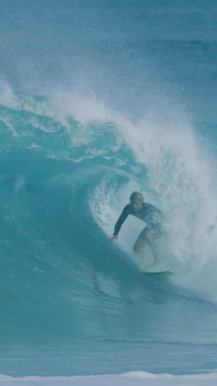 ジョン・ジョン・フローレンスのインスタグラム：「Swells here and sand is moving! _ Equipment: @florence_marine_x board shorts  @pyzelsurfboards 6’4” ghost  @dakine_surf pad/leash @futuresfins」