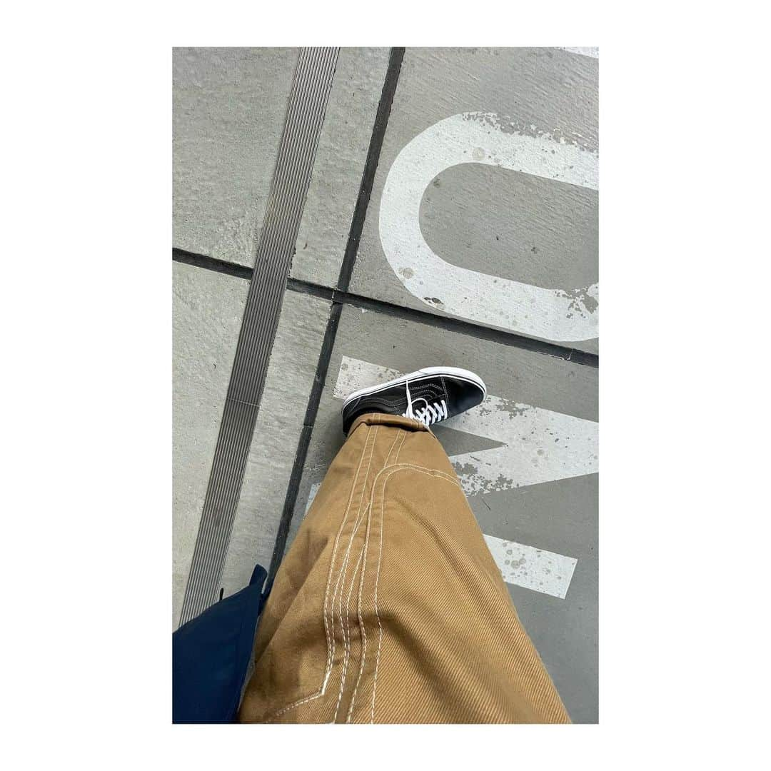 ジュリアン デイヴィッドのインスタグラム：「Our top stitched chino pant, one of the “zero waste” pattern I am the most proud of (from our S20/F20 collections) the pant is engineered in such way that very little material goes lost, and it looks and feel really good with the reinforced parts.」