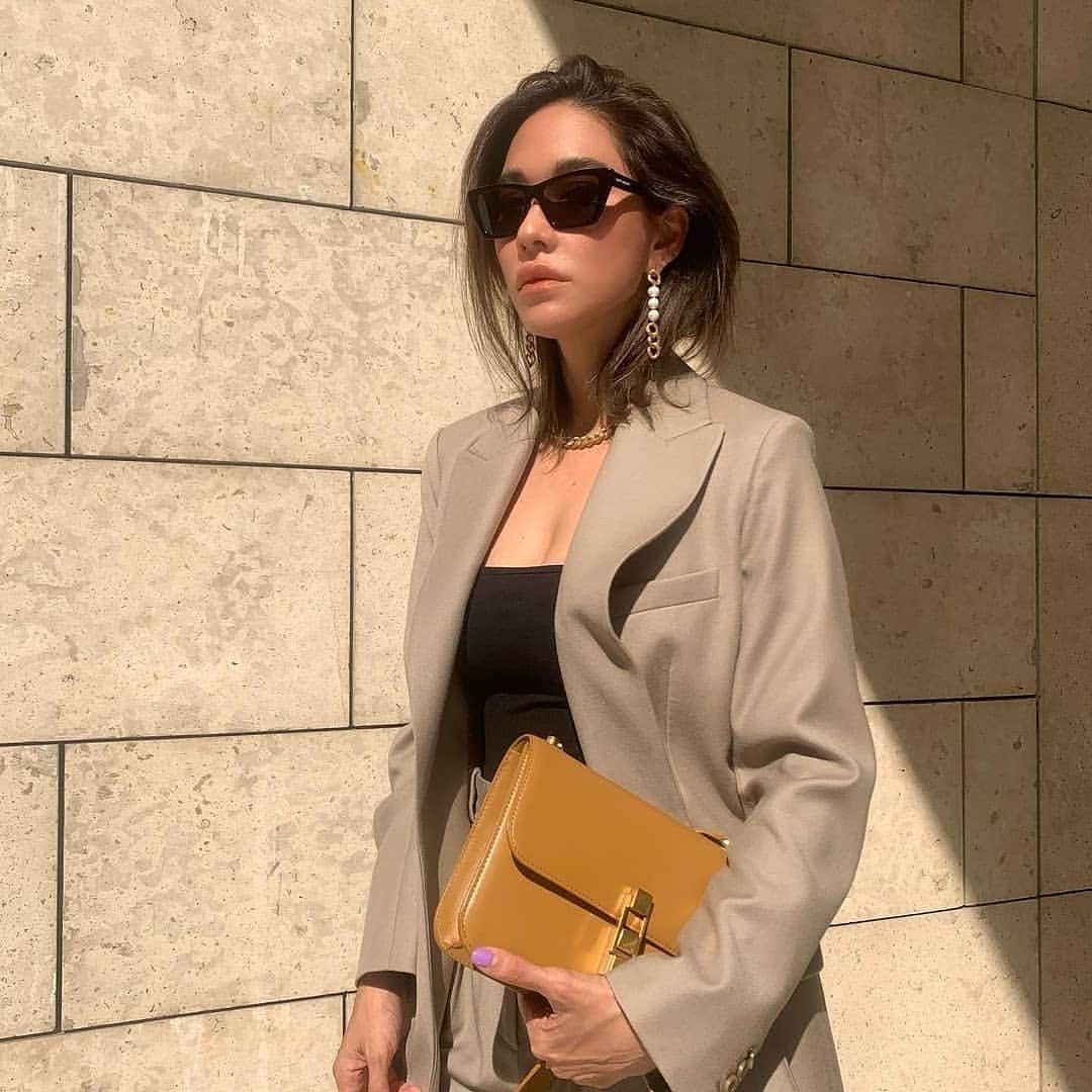 CeCi Thailandのインスタグラム：「SAINT LAURENT  นำเสนอผลงานกระเป๋า THE CARRÉ SATCHEL  สำหรับคอลเลกชั่นฤดูใบไม้ร่วงประจำปี 2020  ได้ทำออกมาในหลากหลายโทนสี และยังได้รับความนิยมชมชอบจากเหล่าคนดัง อาทิ พลอย เฌอมาลย์, เก้า สุภัสสรา, ต้าเหนิง, เต้ย จรินทร์พร และณิชา    @ysl」