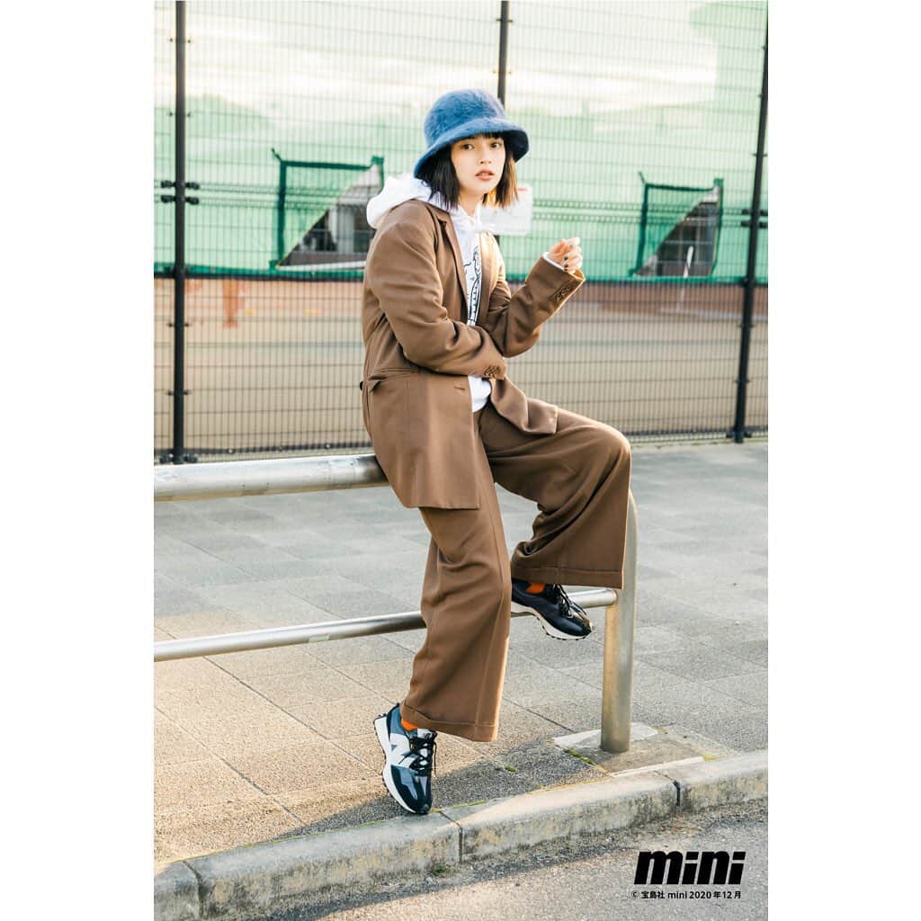 のインスタグラム：「. スニーカー派女子に送る❣️ 厳選スニーカー4選♡  韓国で爆売れの人気モデル👟 Model：WS327SFC　¥9,990+tax . #abcマート#abcmart#エービーシーマート #newbalance#ニューバランス#mini#スニーカー#スニーカーコーデ」