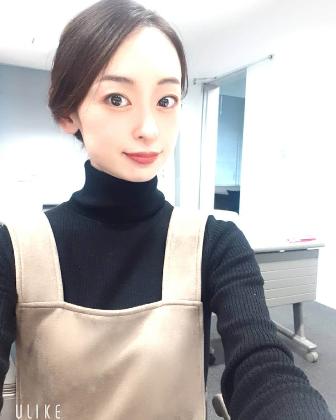 瞳ゆゆのインスタグラム：「カナフルTVのスタジオ収録！ 髪の毛、可愛くしてもらいました♥️  #カナフルtv #リポーター #tvk #テレビ神奈川 #ヘアアレンジ」