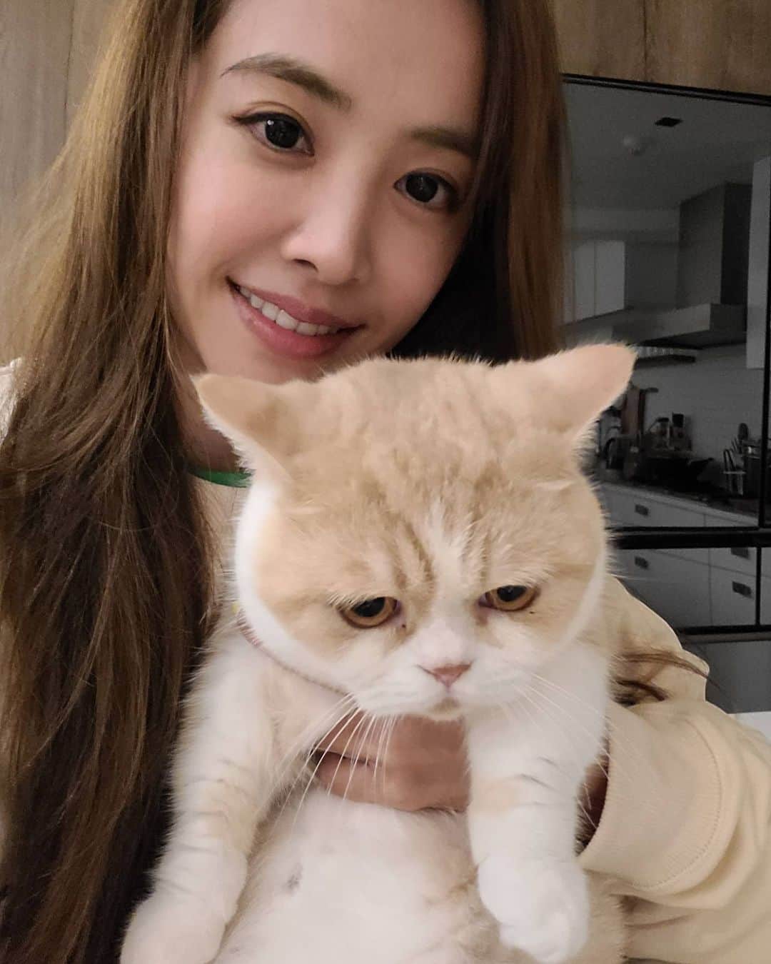 ジョリン・ツァイのインスタグラム：「哎呀骨 像水一般的軀體 #軟軟的 #meow @choupietloulouofficial」