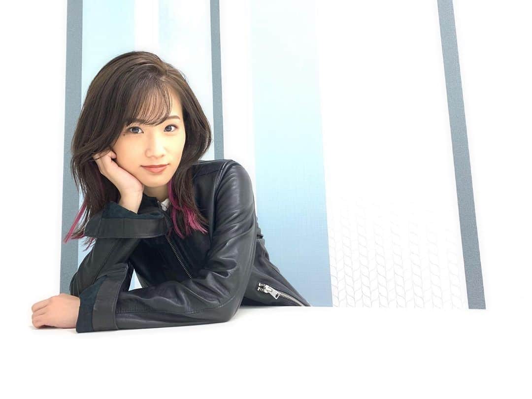 秋山ゆずきのインスタグラム：「. . 情報解禁されたので髪色も解禁ですね🙆‍♀️ 少し前から髪色が1部ピンクに！ 新鮮な気持ちです‪‪☺︎‬  #ボス恋 #インナーカラー #インナーカラーピンク」
