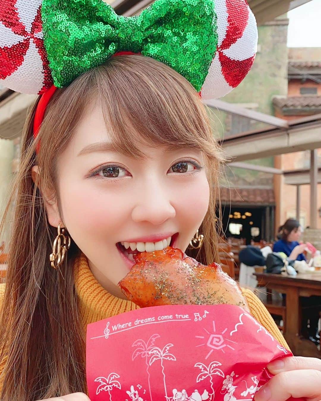 のインスタグラム：「【SHOWROOMガチイベ】 たくさんの応援本当にありがとうございました🥺💗 . たくさんの人に支えられてると 改めて実感したし、 ひかちゅうファミリーの事が より一層大好きになりました☺️✨ . これからもよろしくお願いします🥰✨ .  スモークチキンレッグ(ハーブ&レモン)おすすめ🍗❤️ とっても美味しかったよぉ✨🌈 . . #ディズニー #ディズニーシー #disney #disneysea #tds #tokyodisneysea #tokyodisneyresort #tokyodisney #スモークチキンレッグ #おすすめ #ディズニーフード #クリスマスディズニー #christmasdisney #showroom #ライバー #ライブ配信 #happy #smile」