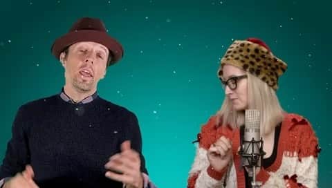 ジェイソン・ムラーズのインスタグラム：「Come to the @ingridmichaelson holiday hop December 10th for more seasonal sentiment & silliness. Our cute lil holiday love song, Christmas Valentine, is streaming everywhere now! Add it to your holiday playlist & share it with someone you snug.」