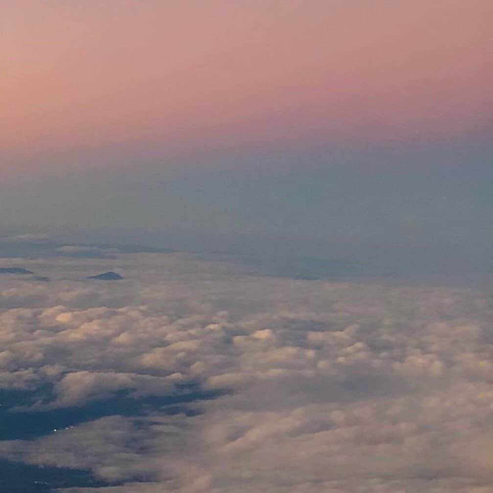 村主章枝さんのインスタグラム写真 - (村主章枝Instagram)「Mt.Fuji from sky 空から見た富士山🗻 #mtfuji  #富士山」12月9日 3時16分 - fumie.suguri