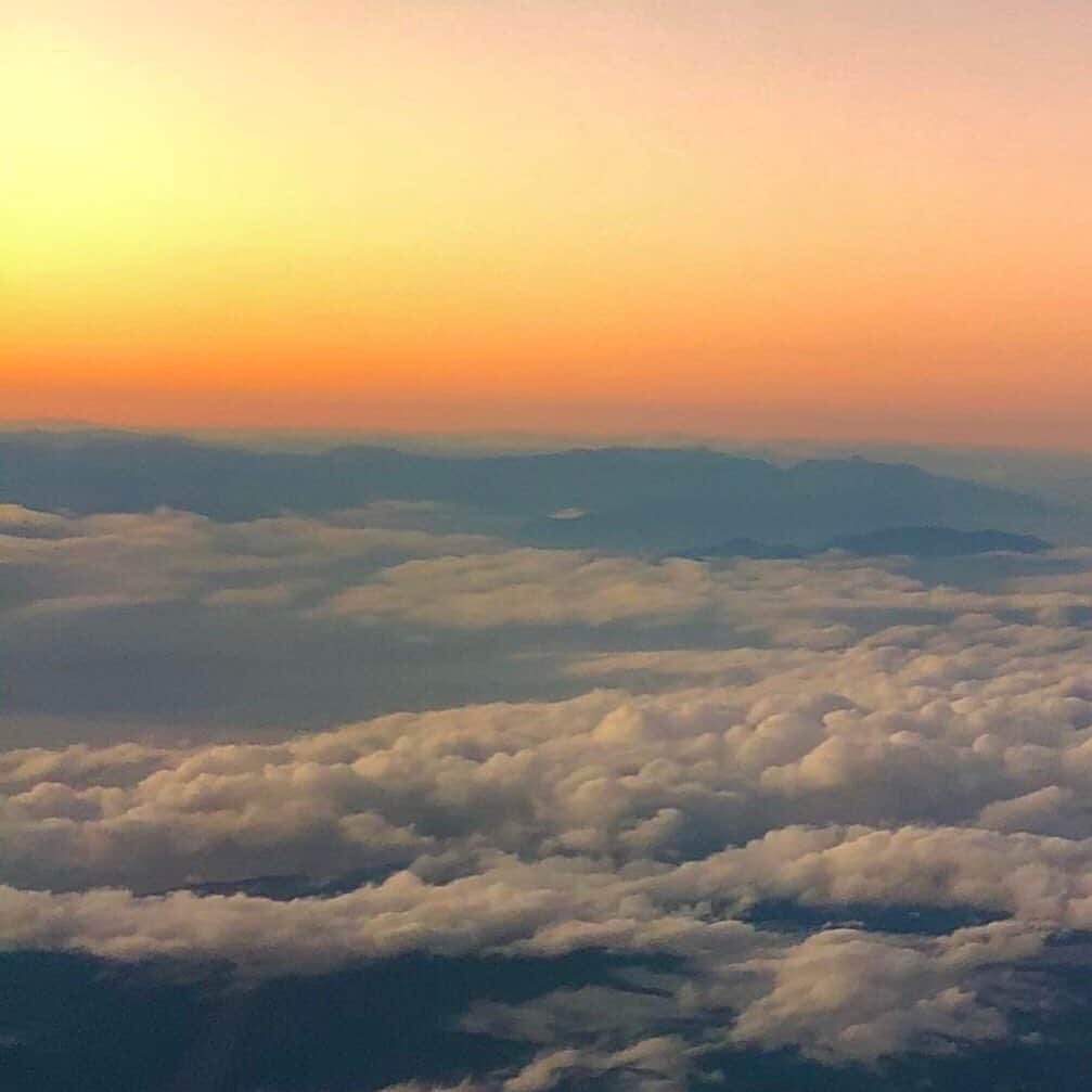 村主章枝さんのインスタグラム写真 - (村主章枝Instagram)「Mt.Fuji from sky 空から見た富士山🗻 #mtfuji  #富士山」12月9日 3時16分 - fumie.suguri