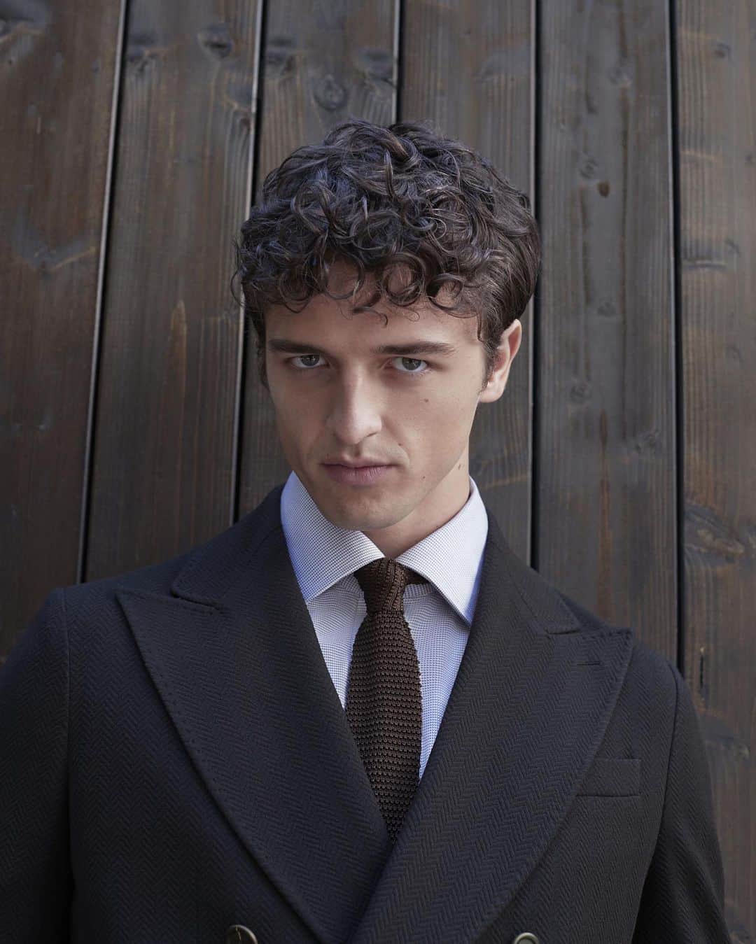 カナーリのインスタグラム：「The essence of #ChasingBeauty mirrors in subtle touches of refinement on every #CanaliFW20 garment. To discover the collection visit the link in bio. #Canali1934 #MadeInItaly」