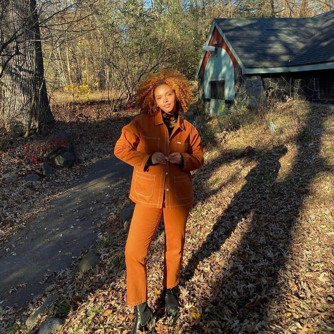 ブリクストンのインスタグラム：「Name a better duo @gilly.inc wears the Philly Chore Coat and Victory Pant. 🍂」