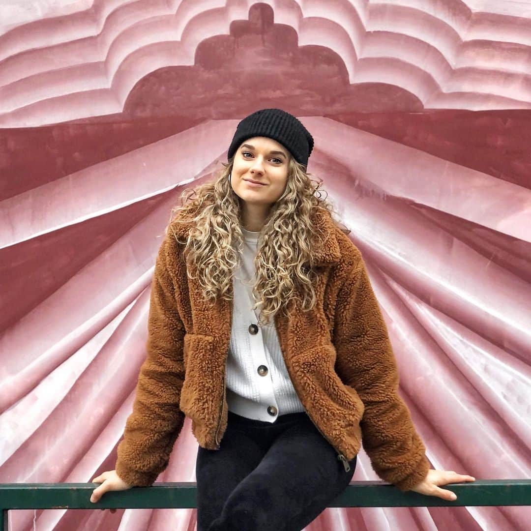 ラウラ・デ・ウィットのインスタグラム：「Teddy coats for these cold winter days 🐻」