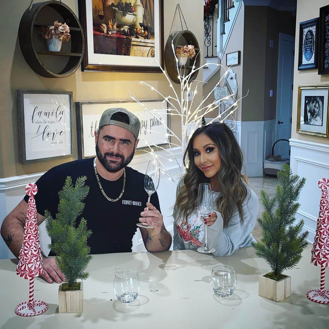 ニコール・ ポリッツィのインスタグラム：「TO SHOOTING CHRISTMAS 🎄YT🎅🏽 VIDEOS & Chris @misterp79」