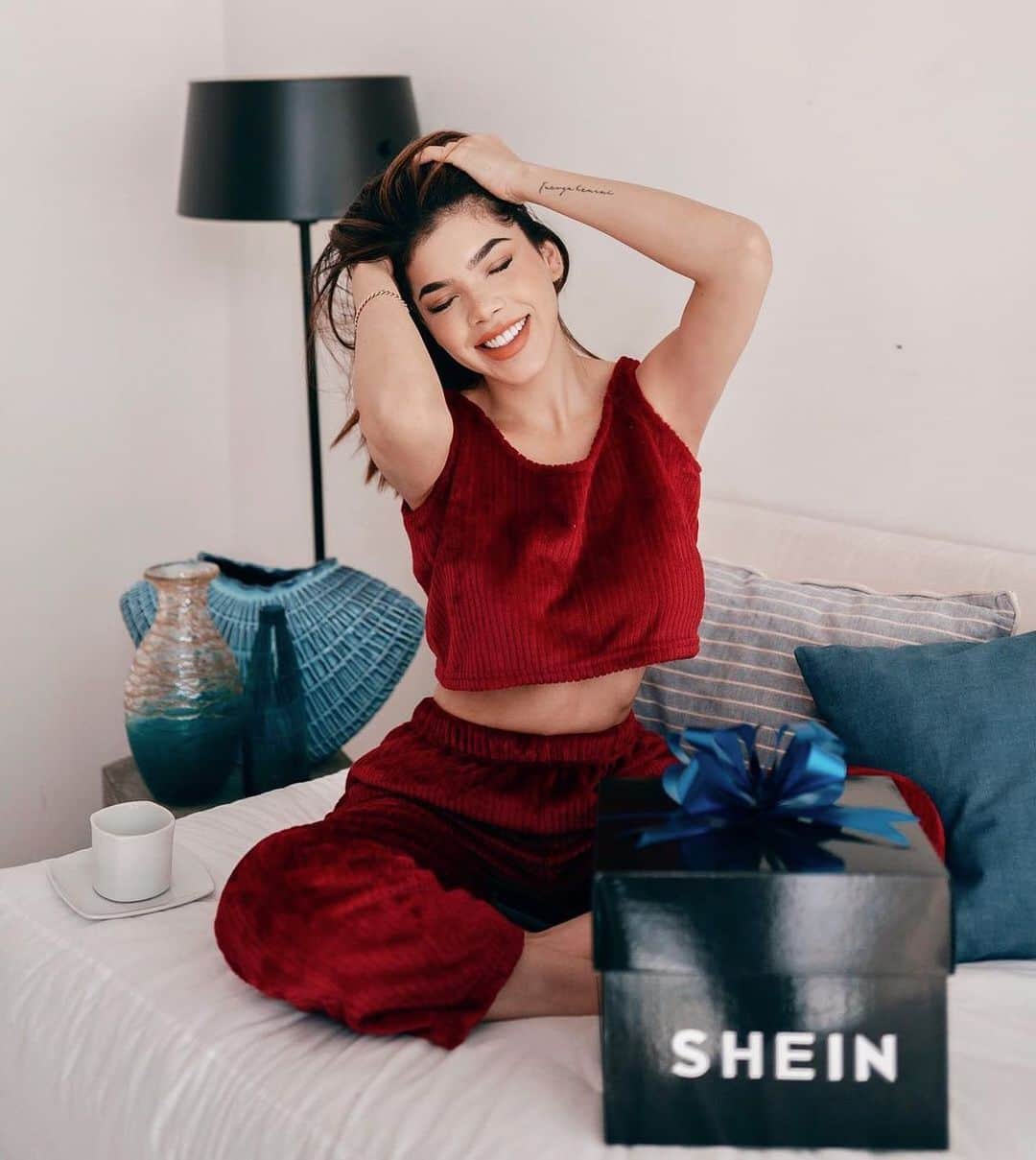 SHEINさんのインスタグラム写真 - (SHEINInstagram)「Carefree livin' 🌹  @keniaos  Shop Item #: 1828375  #SHEINgals #SHEINstyle #SHEINfw2020 #loungewear」12月9日 2時01分 - sheinofficial