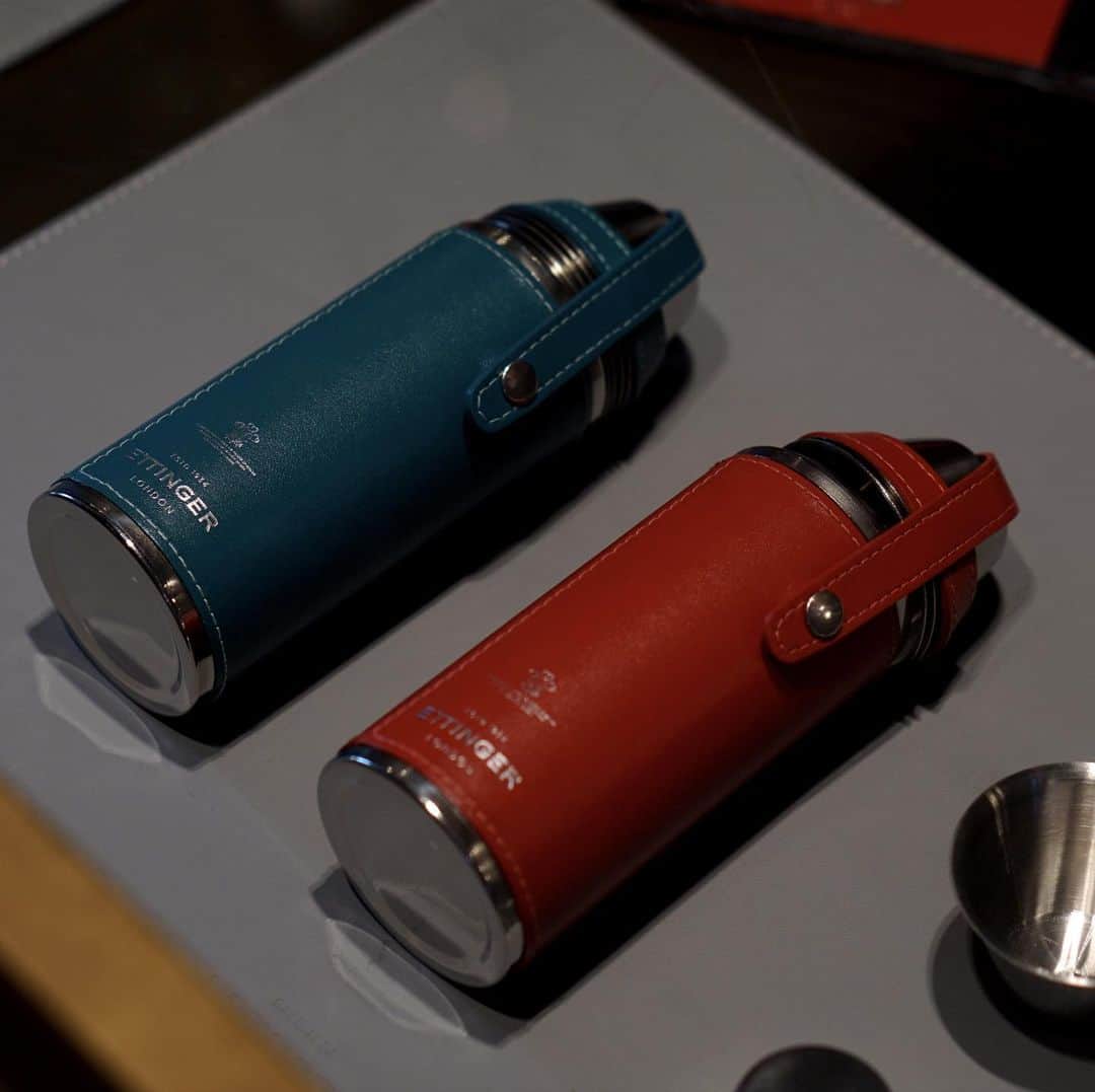 ギーブス&ホークスのインスタグラム：「Gieves & Hawkes x Ettinger accessories and luxury items available at our No.1 Savile Row store.  #Partnership #LuxuryAccessories #GievesandHawkes #Ettinger」