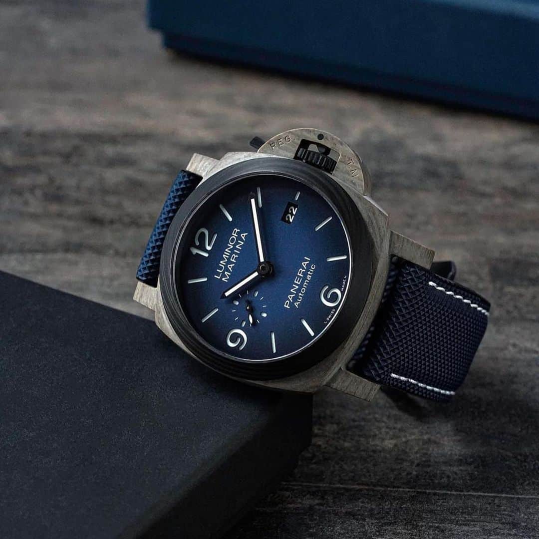 パネライのインスタグラム：「A lot of contrasts in material and colors on the new #Panerai #PAM1663 Luminor Marina Fibratech Vulcano Blu 44mm. What are your thoughts? Pic by @watchstylo #panerai #paneraicentral」