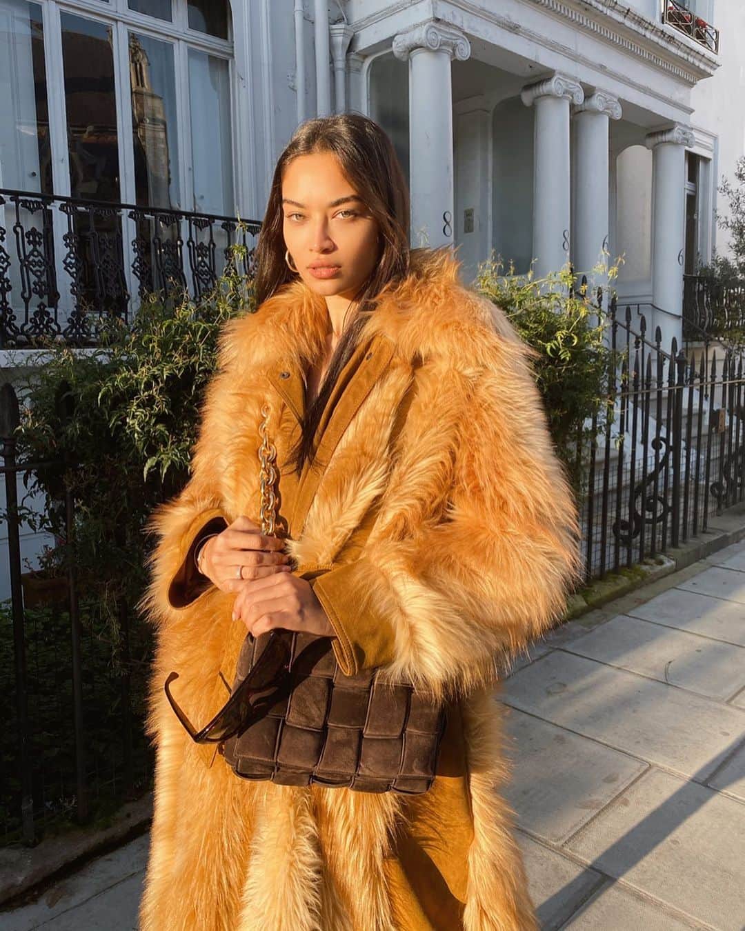 シャニーナ・シャイクのインスタグラム：「Haven’t felt sun on my skin for 2 weeks 🙌🏽 ☀️」