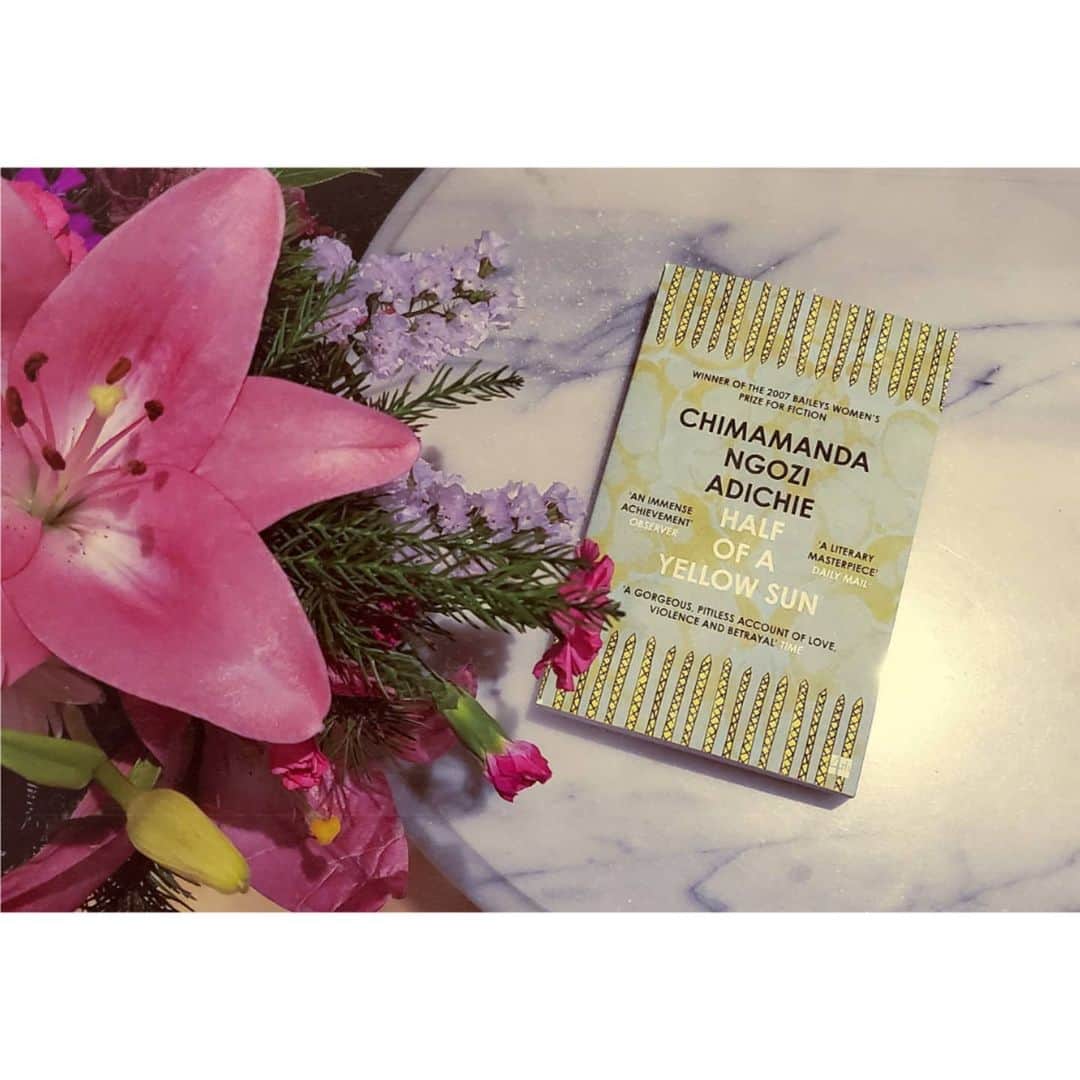 Ana Sofia Martinsのインスタグラム：「HALF OF A YELLOW SUN- Chimamanda Ngozi Adichie 📚 #newbook @chimamanda_adichie」