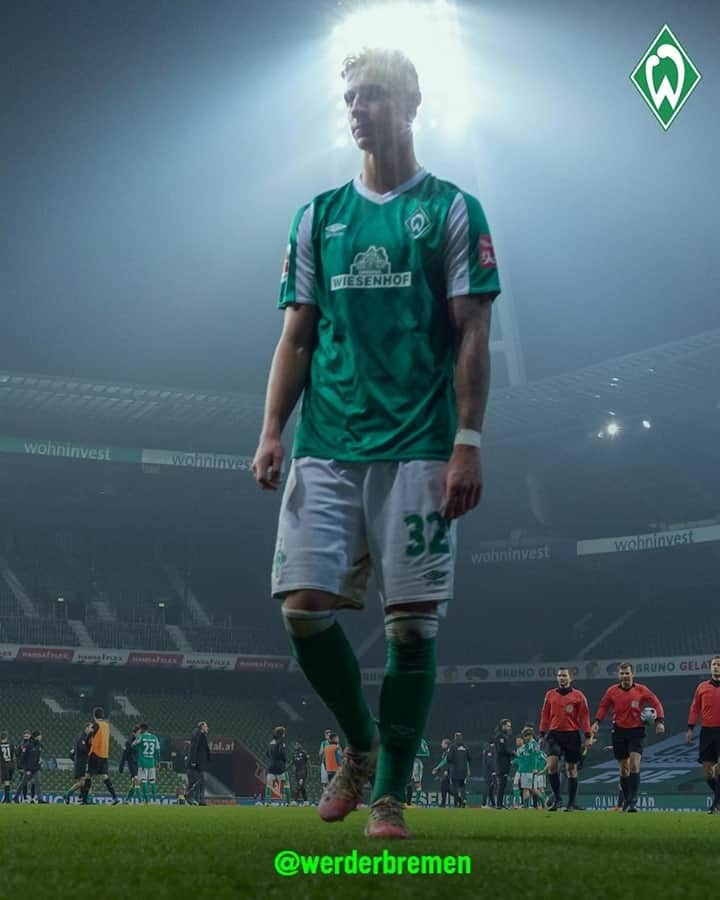 ヴェルダー・ブレーメンさんのインスタグラム写真 - (ヴェルダー・ブレーメンInstagram)「Holy Marcoly😇 _______ #werder #bremen #svw #friedl #flutlicht #snapshot #nordphoto」12月9日 2時30分 - werderbremen