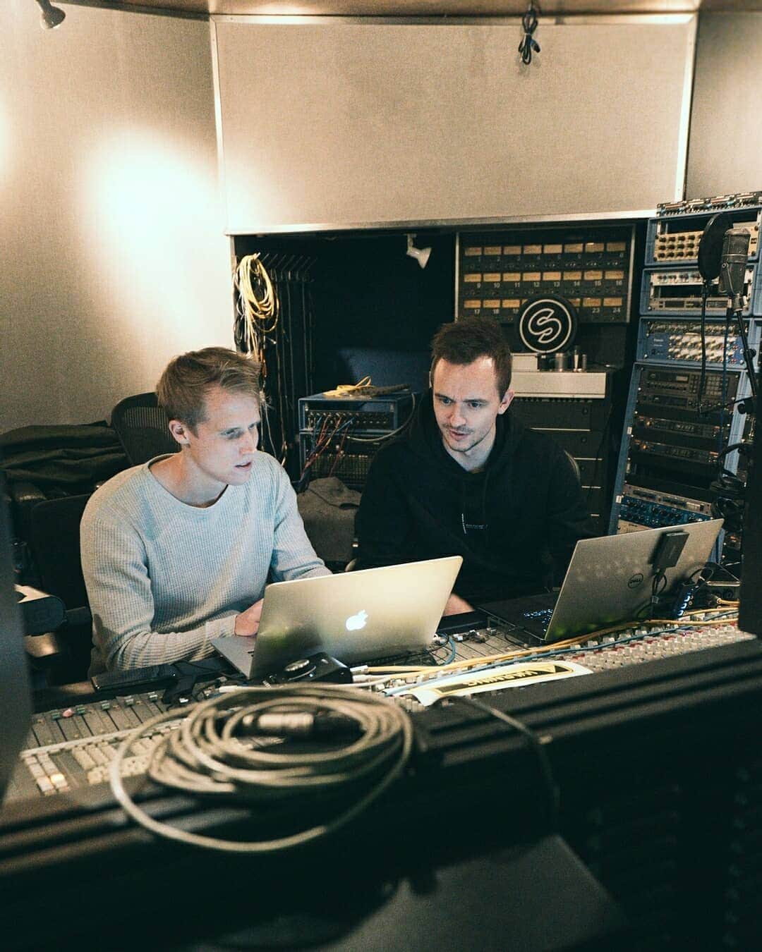 Spinnin' Recordsさんのインスタグラム写真 - (Spinnin' RecordsInstagram)「@tungevaag: ''@jayhardway  and I met at the Spinnin' Records writing camp for the first time and it was an instant click, together with our amazing co-writers the initial idea for 'Kingdoms' was quickly born and we finished almost the whole track in the same day. After a bit of tweaking in my studio in Norway and in Jay’s studio we both were happy and we hope you enjoy the final product as much as we do!“ 'Kingdoms' out this Friday! Link in bio to pre-save ​ ​#Tungevaag #JayHardway #SpinninRecords」12月9日 2時43分 - spinninrecords