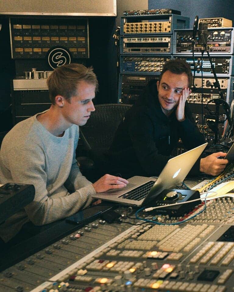 Spinnin' Recordsさんのインスタグラム写真 - (Spinnin' RecordsInstagram)「@tungevaag: ''@jayhardway  and I met at the Spinnin' Records writing camp for the first time and it was an instant click, together with our amazing co-writers the initial idea for 'Kingdoms' was quickly born and we finished almost the whole track in the same day. After a bit of tweaking in my studio in Norway and in Jay’s studio we both were happy and we hope you enjoy the final product as much as we do!“ 'Kingdoms' out this Friday! Link in bio to pre-save ​ ​#Tungevaag #JayHardway #SpinninRecords」12月9日 2時43分 - spinninrecords