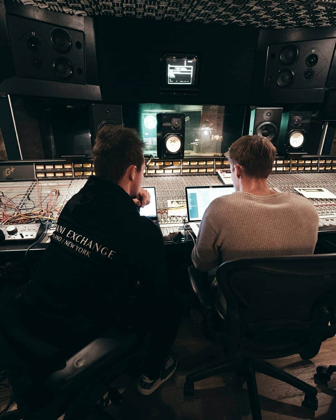 Spinnin' Recordsさんのインスタグラム写真 - (Spinnin' RecordsInstagram)「@tungevaag: ''@jayhardway  and I met at the Spinnin' Records writing camp for the first time and it was an instant click, together with our amazing co-writers the initial idea for 'Kingdoms' was quickly born and we finished almost the whole track in the same day. After a bit of tweaking in my studio in Norway and in Jay’s studio we both were happy and we hope you enjoy the final product as much as we do!“ 'Kingdoms' out this Friday! Link in bio to pre-save ​ ​#Tungevaag #JayHardway #SpinninRecords」12月9日 2時43分 - spinninrecords