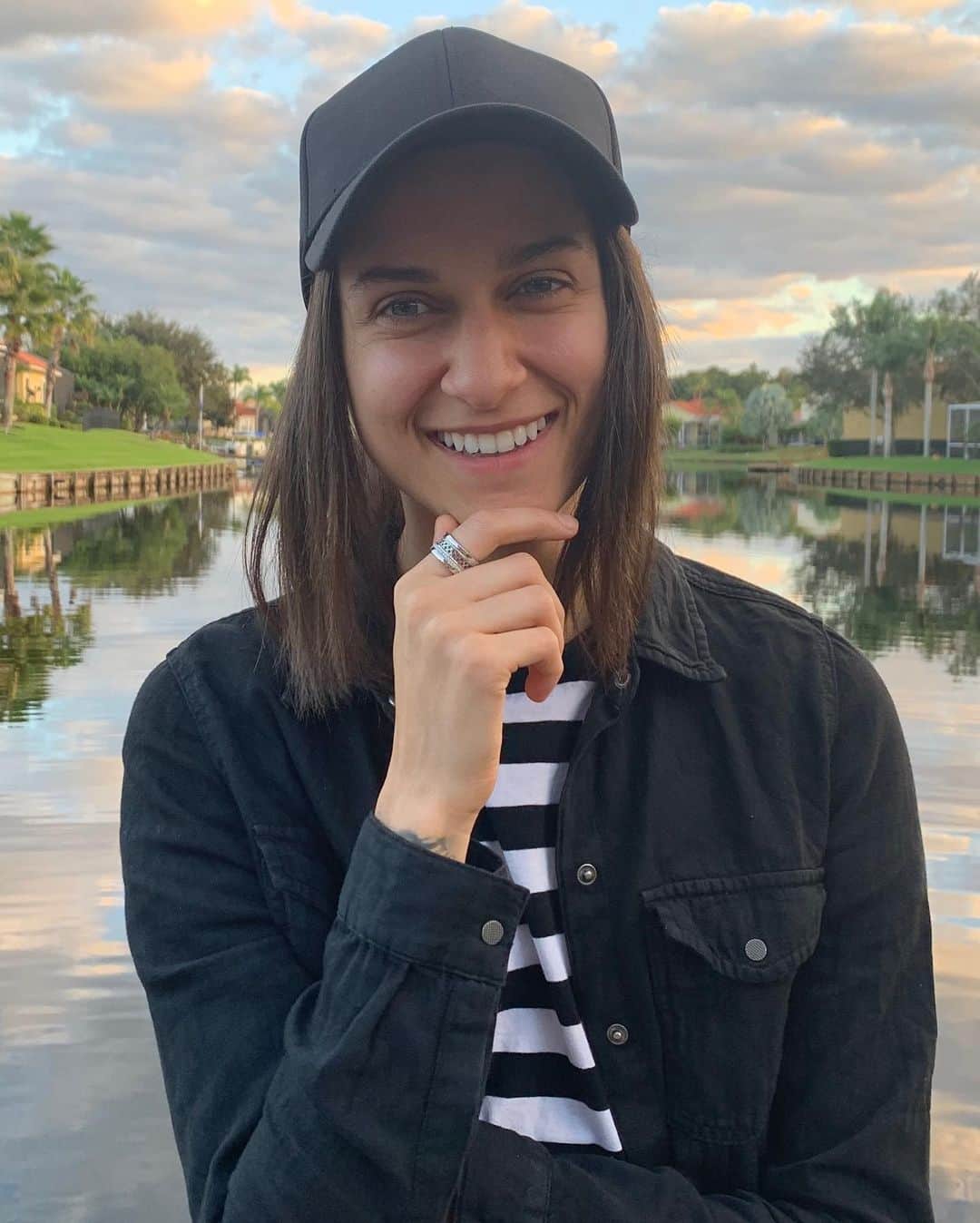 REZZさんのインスタグラム写真 - (REZZInstagram)「it's so crazy to think that 7 years ago I was ditching my restaurant job to attend music festivals, which fueled my inspiration to create music on my own, while in my parents' basement. Fast forward to today & making tunes still makes me feel the highest of highs. When @maisonbirks came to me with these rings from the Dare To Dream collection, I wanted to gift one to my mom too. she is my biggest supporter and arguably my #1 fan of all time. so grateful to have her in my life :) #daretodream #mybirksstory #birkspartner」12月9日 3時01分 - officialrezz